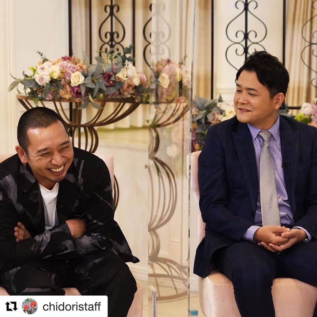 ノブ さんのインスタグラム写真 - (ノブ Instagram)「明日やりますー！#Repost @chidoristaff with @get_repost ・・・ 【番組出演のお知らせ】 明日8月29日(土)13:30-14:30 フジテレビ『なんでこの人と結婚したんですか？』 MC千鳥が“なぜ婚さん”エピソードを掘り下げます👰🤵💍💐💕  #千鳥 #千鳥大悟 #千鳥ノブ」8月28日 18時09分 - noboomanzaishi