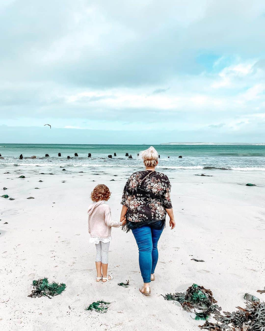 ルイーズ・ペントランドさんのインスタグラム写真 - (ルイーズ・ペントランドInstagram)「🐚There are moments in every day where I don’t really love #Motherhood. I don’t feel guilty for saying that because I think a LOT of us have those tiny moments where we think, ‘bloody hell this is hard’, in different ways. . Then, to balance it out (and blow those tiny down moments out the water) I look at them and think, ‘oh my god you’re my daughters and I’m your Mummy’. It’s not new to me (Darcy’s 9 for goodness sake!) but it honestly just floors me now and again. I’ve created two incredible women! . Do you ever have overwhelming life moments? I do it with loads of things (hi I’m super emotional a lot of the time 🥰). Once I looked at the stars and felt really small in a really good way and cried 🤣✨. I’m not alone in this surely?! Xxx #stives」8月28日 18時10分 - louisepentland