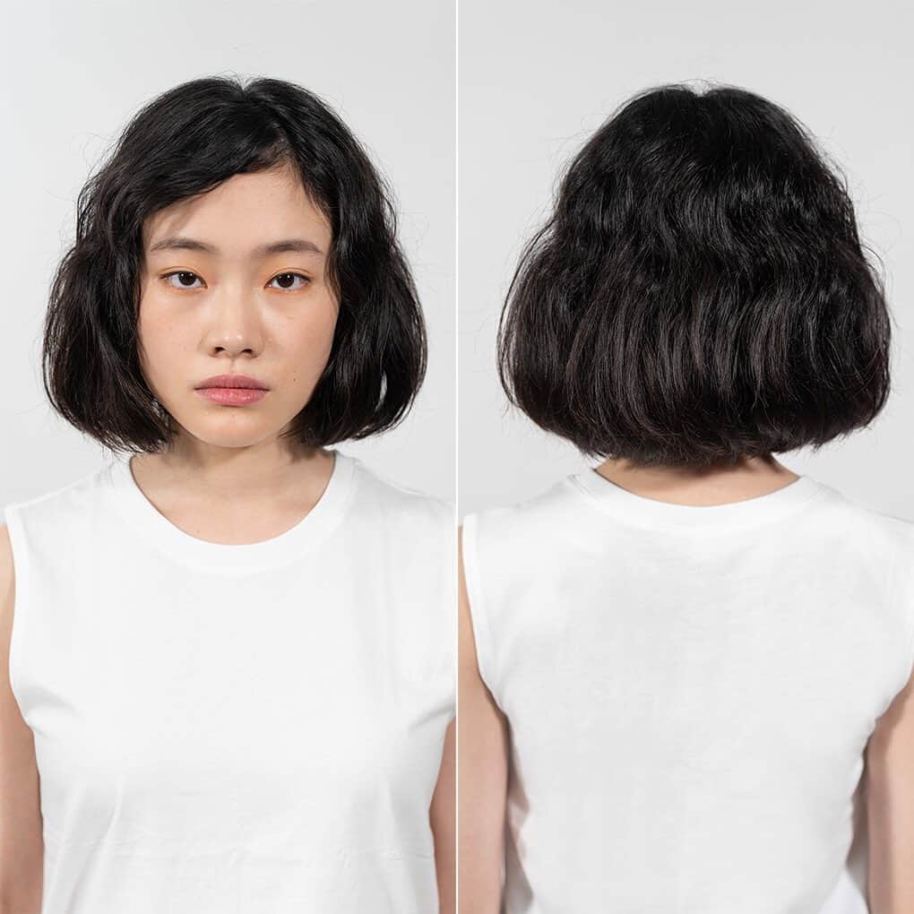 Schwarzkopf Professional Japanさんのインスタグラム写真 - (Schwarzkopf Professional JapanInstagram)「【Before After】  強く表情のある髪、 モーション ストレート。  凛とした美しさ、自然な上品さ、ソフトな色っぽさ。 メイクよりも、服よりも、女性たちにさりげない 魅力をプラスするのは髪のふとした表情。 求めるのは、生まれ持ったかのような素直で、強く、 生き生きとした表情のある美しい髪。  新たに発売した 『ファイバープレックス ストレート』は、 よりダメージを低減しながら しっかりクセを伸ばすことはもちろん、 風やふとした所作によるやわらかさや ゆらぎによる髪の表情、 スタイリングしたときの 流れるような髪の表情に着目し、 美しくしなやかに動く柔軟性のある 『モーション ストレート』を目指しました。  #ファイバープレックスストレート #モーションストレート #ボンディングストレート #ストレートパーマ #ストパー #縮毛矯正 #シュワルツコフ #シュワルツコフプロフェッショナル」8月28日 18時05分 - schwarzkopfjapan