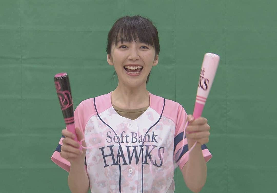 橋本真衣さんのインスタグラム写真 - (橋本真衣Instagram)「. 明日は#タカガールデー TNCの中継で お楽しみください🤗❤️ . . #タカガールデーのCMご覧になりましたか#一人一人こうやって撮影しました#エアー応援#臨場感出たかなぁ#ギータのホームランポーズ#明日も見たいですね！」8月28日 18時19分 - hashimotomai_tnc