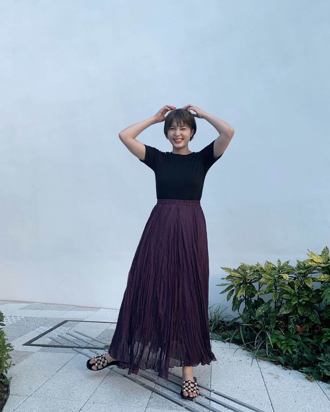 えなちぃのインスタグラム：「【153㎝ 】 えな的楽ちんコーデ💁🏻‍♀️ トップスがもっちりとした素材感で 着心地が良き🥺❤️ . このスカート紫なのに、あんせすくて、だいぶ活躍してます😆❗️❗️」
