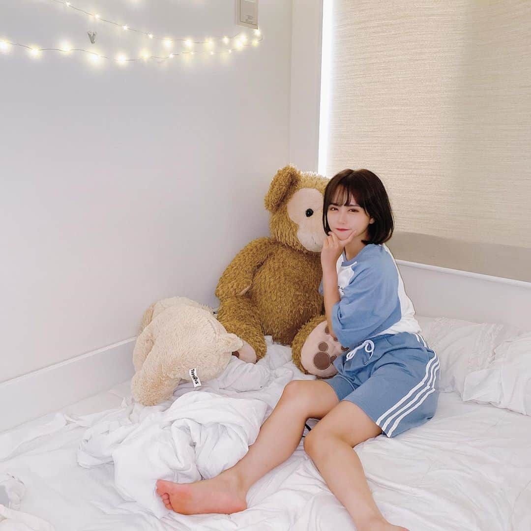 日向すずさんのインスタグラム写真 - (日向すずInstagram)「@sober___official のセットアップの部屋着かわいい❤︎ パジャマとしてもコンビニ行くのとかにちょうどいい🥰ユニセックスでかわいいTシャツとかたくさんあった！」8月28日 18時16分 - osuzudashi_