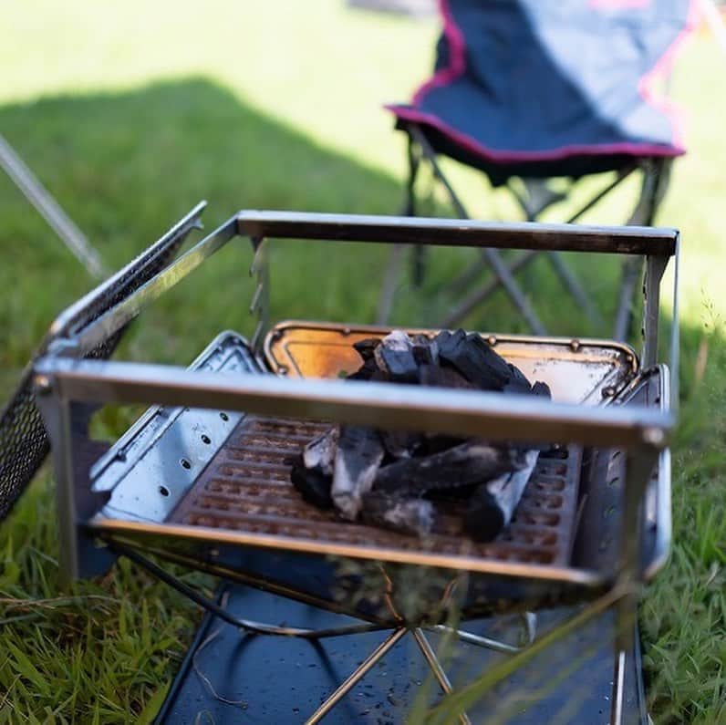 キャンプ情報サイト［ランタン］さんのインスタグラム写真 - (キャンプ情報サイト［ランタン］Instagram)「CAMP SMILE STYLE ／ トイモックのハンモックで 開放感を楽しむ ＼ いろんなキャンパーのキャンプスタイルを現地取材と一般キャンパーからの投稿で数多く掲載してます。 . . 詳しくは @lantern.camp webサイトをご覧ください . . #camp #camping #outdoor #travel #trip #lantern_smile #nature #キャンプ #キャンプ用品 #アウトドア #テント #自然 #旅行 #キャンプ初心者 #キャンプ好きな人と繋がりたい #キャンプスタイル #LANTERN #キャンプギア #タープ #snowpeak #スノーピーク_タープ #ハンモック #toymock #トイモック #焚き火台 #ケトル #マキノ高原キャンプ場 #ファミリーキャンプ」8月28日 18時22分 - lantern.camp