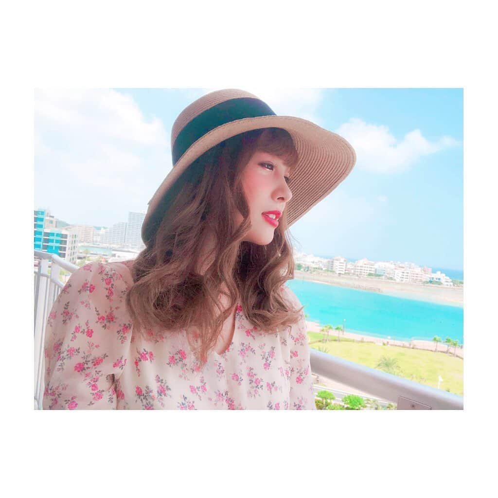 相田瑠菜さんのインスタグラム写真 - (相田瑠菜Instagram)「🏖🐠☀️﻿ ﻿ 綺麗な海は本当に癒される🥺💭💗﻿ この景色を熱海と間違えられた時は﻿ ビックリしたけどね😂💕✨﻿ ﻿ 🏖🐠☀️﻿  #朝活 #コーヒーのある暮らし #海が好き  #夏休み #夏休みの思い出 #夏休みの過ごし方 #ヒルトンホテル #映え写真 #映えスポット #旅行 #goodmorning #coffeetime #cafestagram #japan #sea #happy #vacation #vacationmode #vacationtime #love #relax #likeforlikes #like4likes #followｍe #instalike #沖縄コーデ #沖縄好きな人と繋がりたい」8月28日 18時26分 - _aina_official