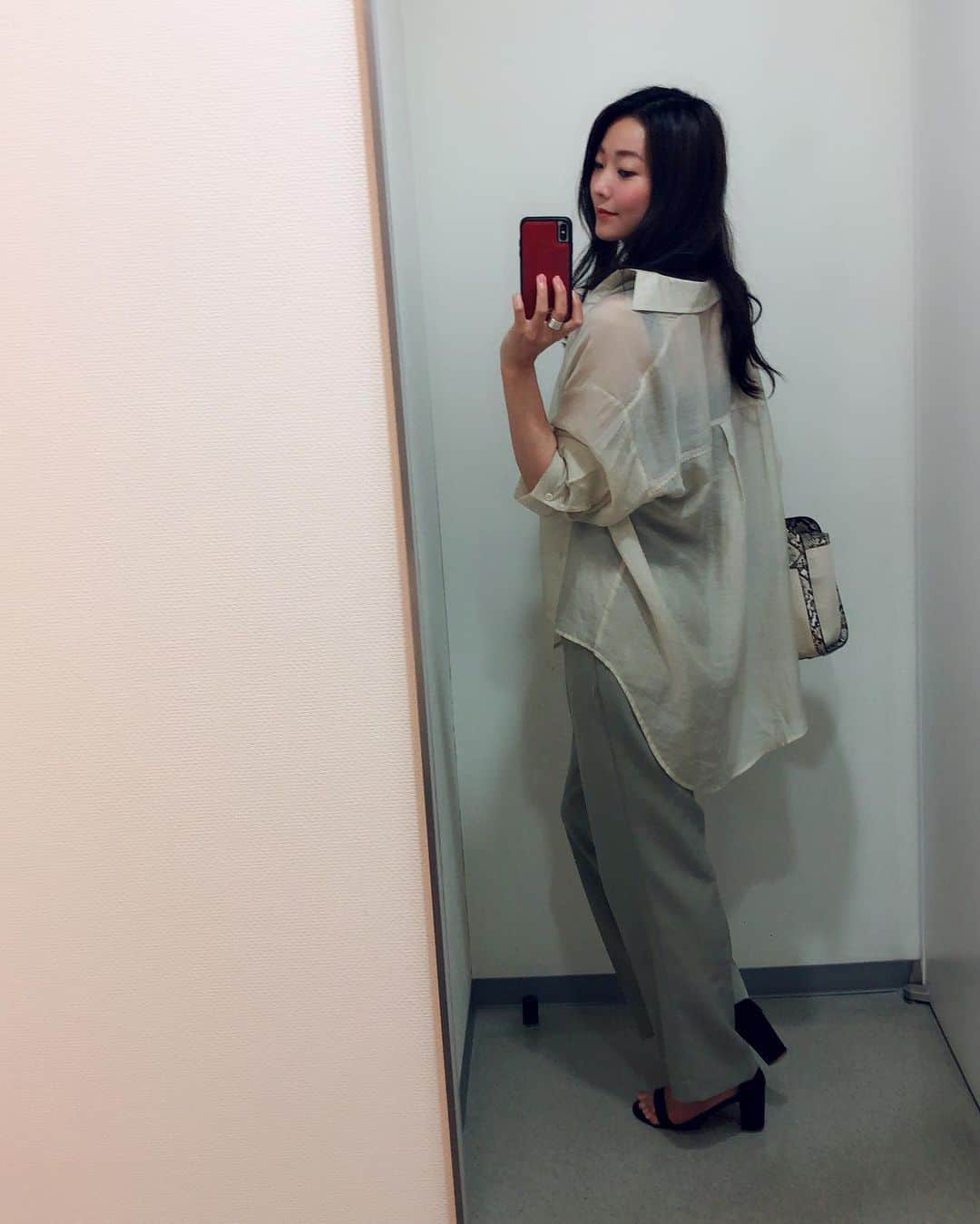 のインスタグラム：「シースルーシャツが大活躍！ サラッと着られて夏の冷房にももってこい！ モスグリーンは秋色意識にもなる👍 ・ パンツもシャツも#jayro #coordinate#シースルーシャツ#シャツスタイル#shirtstyle #shirt#seethrough #冷房#肌寒い#苦手#救世主#夏も上着は必須」