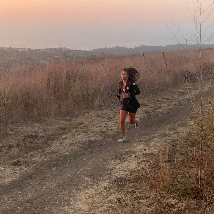 ジャッキー・リーのインスタグラム：「A nice morning run and I didn’t even shit myself  @becwilcock @youngrach」