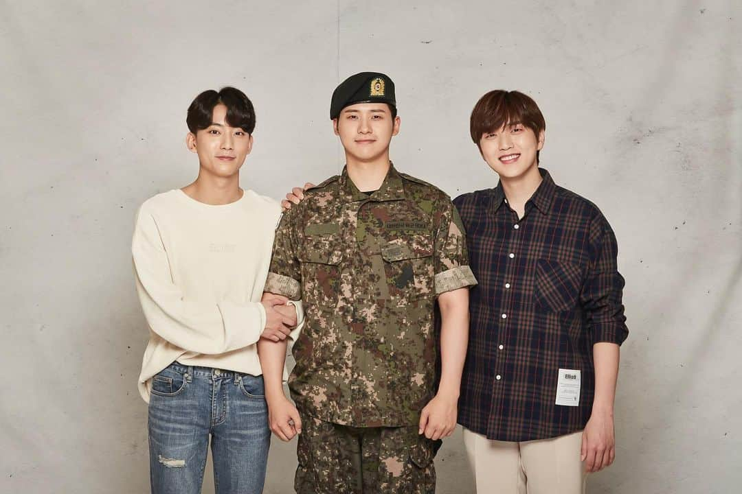 B1A4さんのインスタグラム写真 - (B1A4Instagram)「CNU 전역 D-day With 산들, 공찬 📸 ⠀ #B1A4 #신우 #산들 #공찬 #CNU #SANDEUL #GONGCHAN」8月29日 0時06分 - b1a4ganatanatda