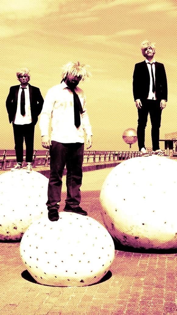 アンダーグラウンドのインスタグラム：「Hailing from Blackpool, Those Fucking Snowflakes @thosefuckingsnowflakes are a powerful mashup of political punk, hardcore rock and math rock. The band talks about the interesting aspects of Blackpool humour, going back to practices, directing their own music video and the current political climate in the UK.   Interviewed by musician, journalist and Louder than War founder, John Robb @johnrobb77」