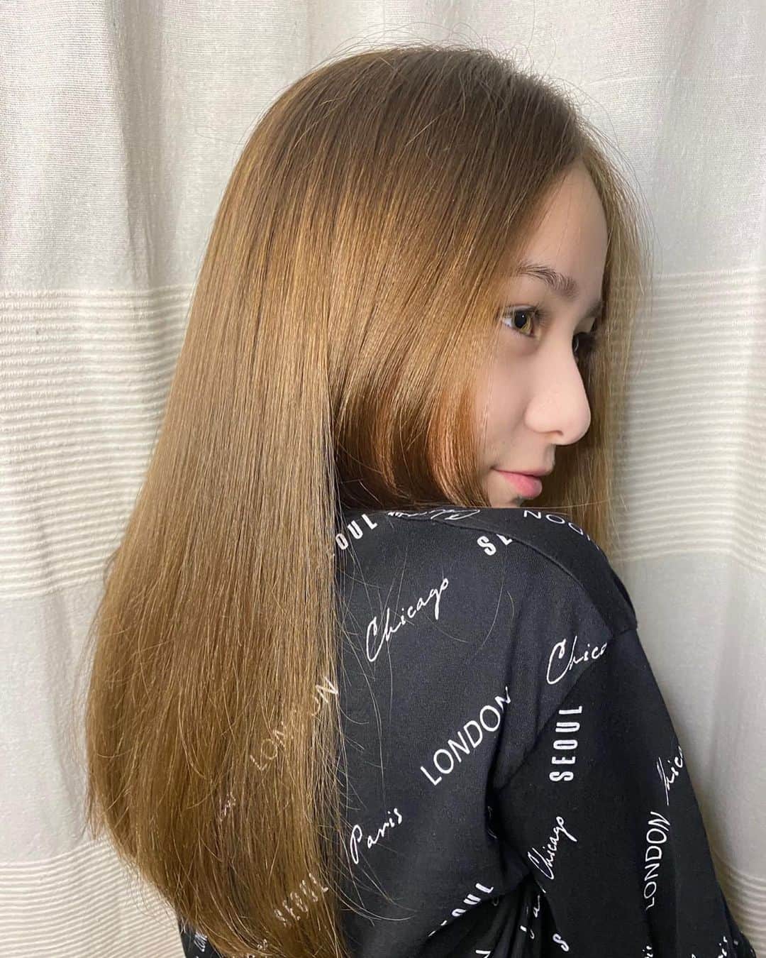 のインスタグラム：「✂︎✂︎✂︎髪をきりました✂︎✂︎✂︎ 5センチくらい。そしてトリートメントをしてサラサラサラになりました✨    #サマーヘイズアイラ  #アイラサマーヘイズ #アイラ #hair#髪切った #js#jsガール#js6#小6#小6女子  #instalike#instagram#instagood #japanesegirl」