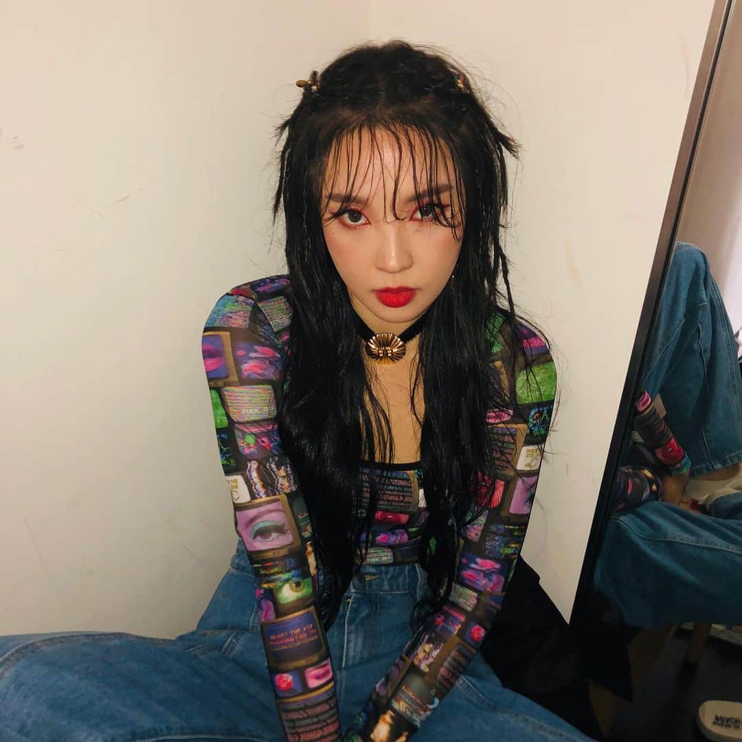 チョン・ジユンのインスタグラム：「🖤헤헤헤」