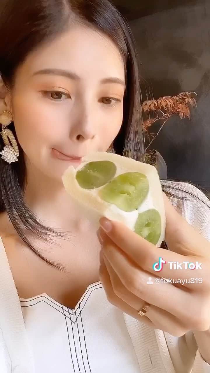 のインスタグラム：「フルーツサンド🍑🍇 フルーツティー🍵 表参道隠れ家カフェ @salondetheluvond  よく行くおすすめ💓」