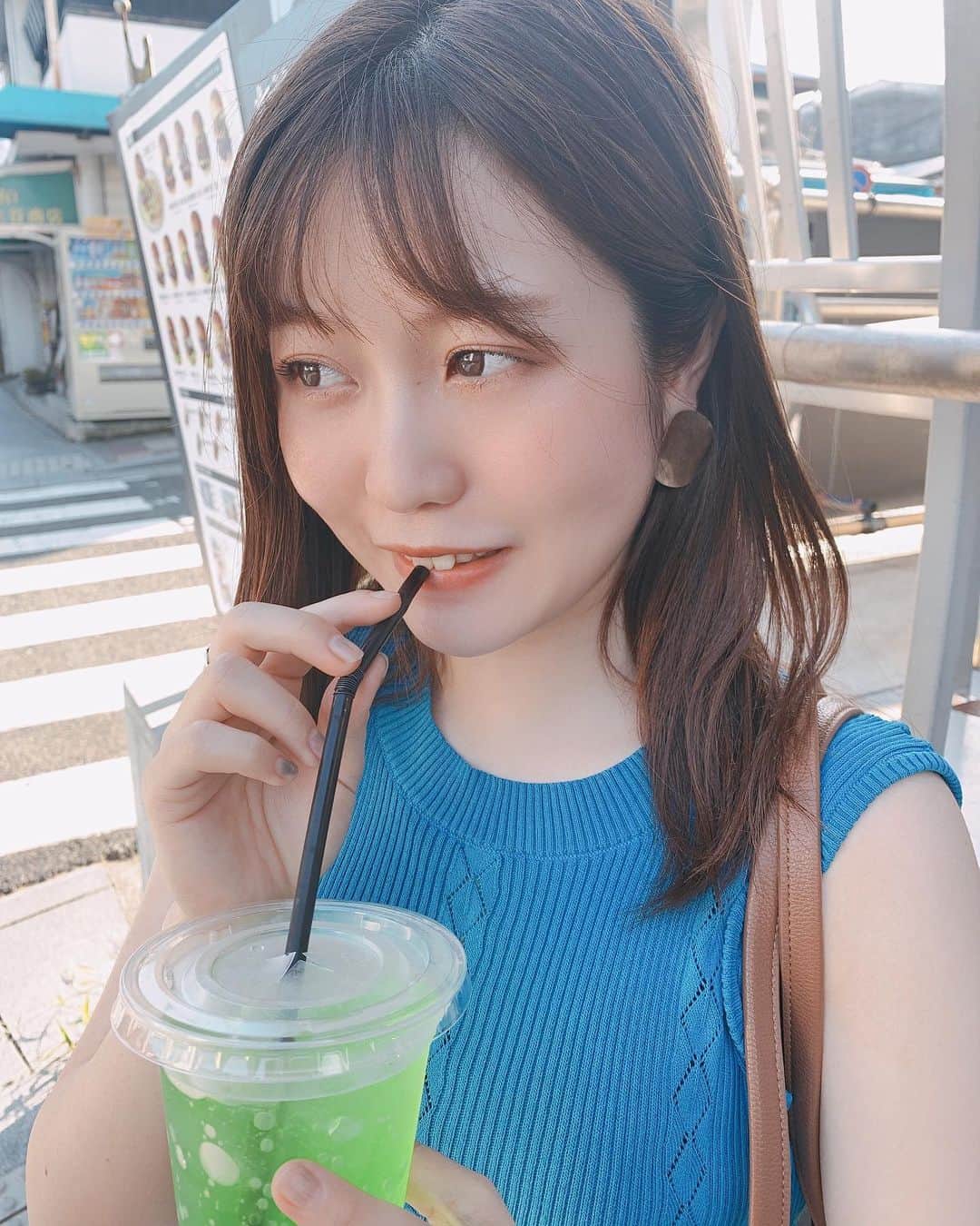 弘松菜摘のインスタグラム：「﻿ ﻿ メロンソーダの季節ですね🍹🌈﻿ ﻿ ﻿ みんなは夏は何のみたい？﻿ ﻿ ﻿ #メロンソーダ」