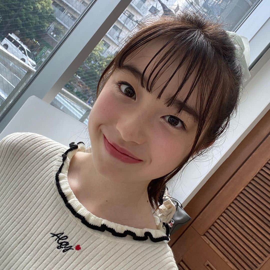 ニコ☆プチのインスタグラム：「#カバーガール 第2話のオフショだよん﻿ ﻿ ﻿ ①自撮りシーンの愛沙( #葛西杏也菜 )は本当に自撮りしてます📸﻿ ②めめちゃん( #川合菖蒲 )との自撮りもちゃんと撮ってます💜﻿ ③裏ではおちゃめなあかり( #中山あやか )は矯正を始めたのでニモに出てくる女の子のモノマネしてました🐠﻿ ﻿ ﻿ ﻿ まだ見てないってコは、YouTubeで見られるよ！﻿ ﻿ ﻿ ニコ☆プチ初の #YouTube オリジナルドラマ、みんな見てね〜😆﻿ ﻿ ﻿」