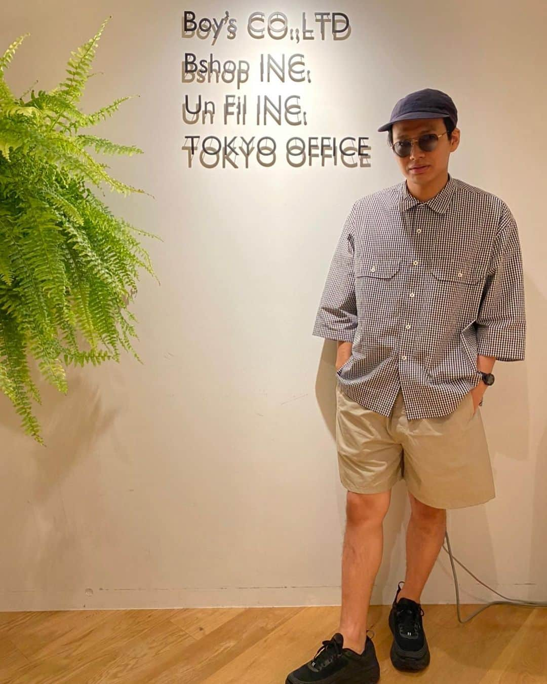 亜生さんのインスタグラム写真 - (亜生Instagram)「tokyoさせてもらってます。 家の服ほとんどunfil。 僕はunfilさんでできてる。 #unfil #今季もええのしかなかった #気がついたらオーダーシートにチェック入れてた #チェックしてる時意識とんでる #服かわいすぎて #白目剥きながらチェックしてる #ミスター展示会 #これがtokyo #俺がtokyo  #毎回恒例の記念写真も撮っていただきました #いつもありがとうございます」8月28日 19時19分 - aseihurricane