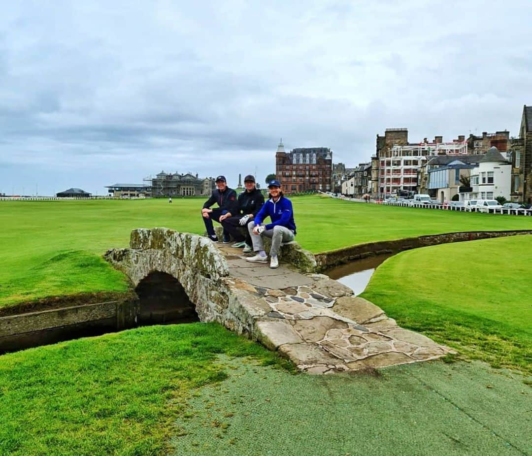 ジェームズ・フェルプスさんのインスタグラム写真 - (ジェームズ・フェルプスInstagram)「Back after a great few days away in Scotland with @oliver_phelps @t22felton @scottlawson02 @rorylawson9 with some memorable golf at @archerfieldlinks and @thehomeofgolf.  Thank you to all the great people we met on our trip for making it so good. I've never played in a storm before but loved that just as much as playing 6 under my HC on the Old Course.  We will be back thats for sure!   #standrews #golfingbucketlist #wellworththedrive #hastagforthehaggisofit  #hamishmchamishjugwinner」8月28日 19時19分 - jamesphelps_pictures