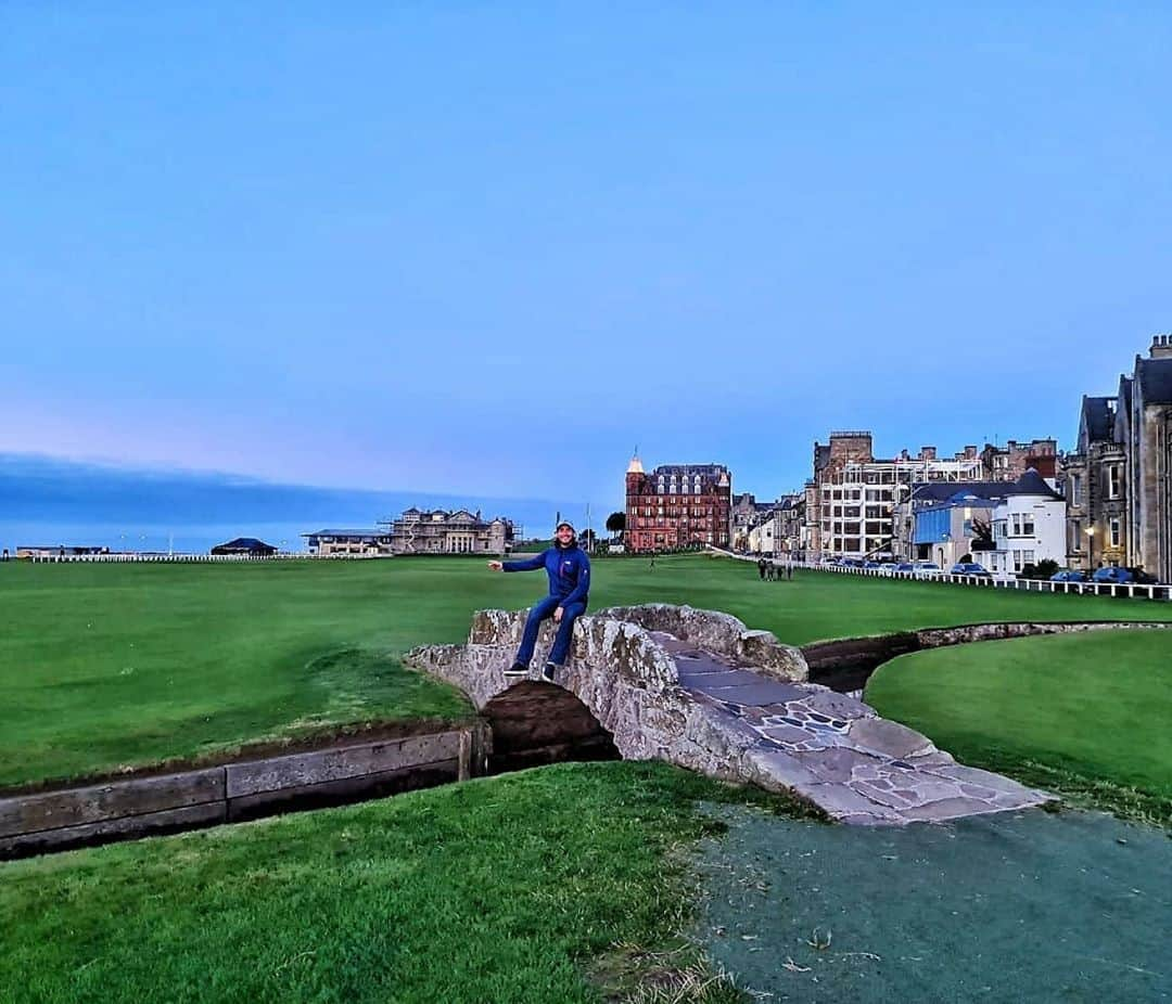 ジェームズ・フェルプスさんのインスタグラム写真 - (ジェームズ・フェルプスInstagram)「Back after a great few days away in Scotland with @oliver_phelps @t22felton @scottlawson02 @rorylawson9 with some memorable golf at @archerfieldlinks and @thehomeofgolf.  Thank you to all the great people we met on our trip for making it so good. I've never played in a storm before but loved that just as much as playing 6 under my HC on the Old Course.  We will be back thats for sure!   #standrews #golfingbucketlist #wellworththedrive #hastagforthehaggisofit  #hamishmchamishjugwinner」8月28日 19時19分 - jamesphelps_pictures