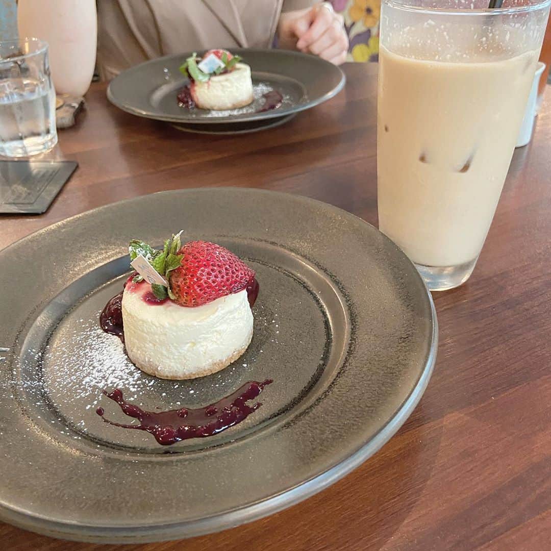 のインスタグラム：「﻿ 時間あったらカフェ🍰﻿ ﻿ #カフェ巡り#カフェ﻿ #チーズケーキ#東京#渋谷#宇田川カフェ﻿ #idol#model#selfie#dailylook﻿ #instagood#followme﻿ #아이돌#데일리룩#셀피#팔로우﻿」