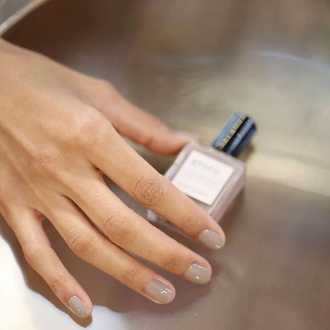STRIPE DEPARTMENTさんのインスタグラム写真 - (STRIPE DEPARTMENTInstagram)「Buyer’s recommend﻿ We Love ベージュ。ベーシックネイルを極めよう💅﻿ ﻿ 秋は、肌色に馴染む落ち着いたベージュカラーとベーシックケアで爪をきれいに整えて、手元の上品な美しさを再発見してみてはいかがでしょうか？﻿ ﻿ @stripedepartment プロフィールURLより #ストデパbeauty がセレクトするベージュ系ネイルカラーをご覧いただけます。﻿ ﻿ #ストデパbeauty﻿ #ストデパ#ストライプデパートメント #stripedepartment﻿ #longleage #uka #nailmatic #manucuristgreen #kobako #ロングルアージュ #ウカ #ネイルマティック #コバコ #秋ネイル #ベージュネイル #ワンカラーネイル #シンプルネイル #オフィスネイル #おしゃれネイル #個性派ネイル #nail #nails #ネイル美容液 #ベースコート #トップコート #ネイルケア #セルフネイル #セルフネイル部」8月28日 19時30分 - stripedepartment
