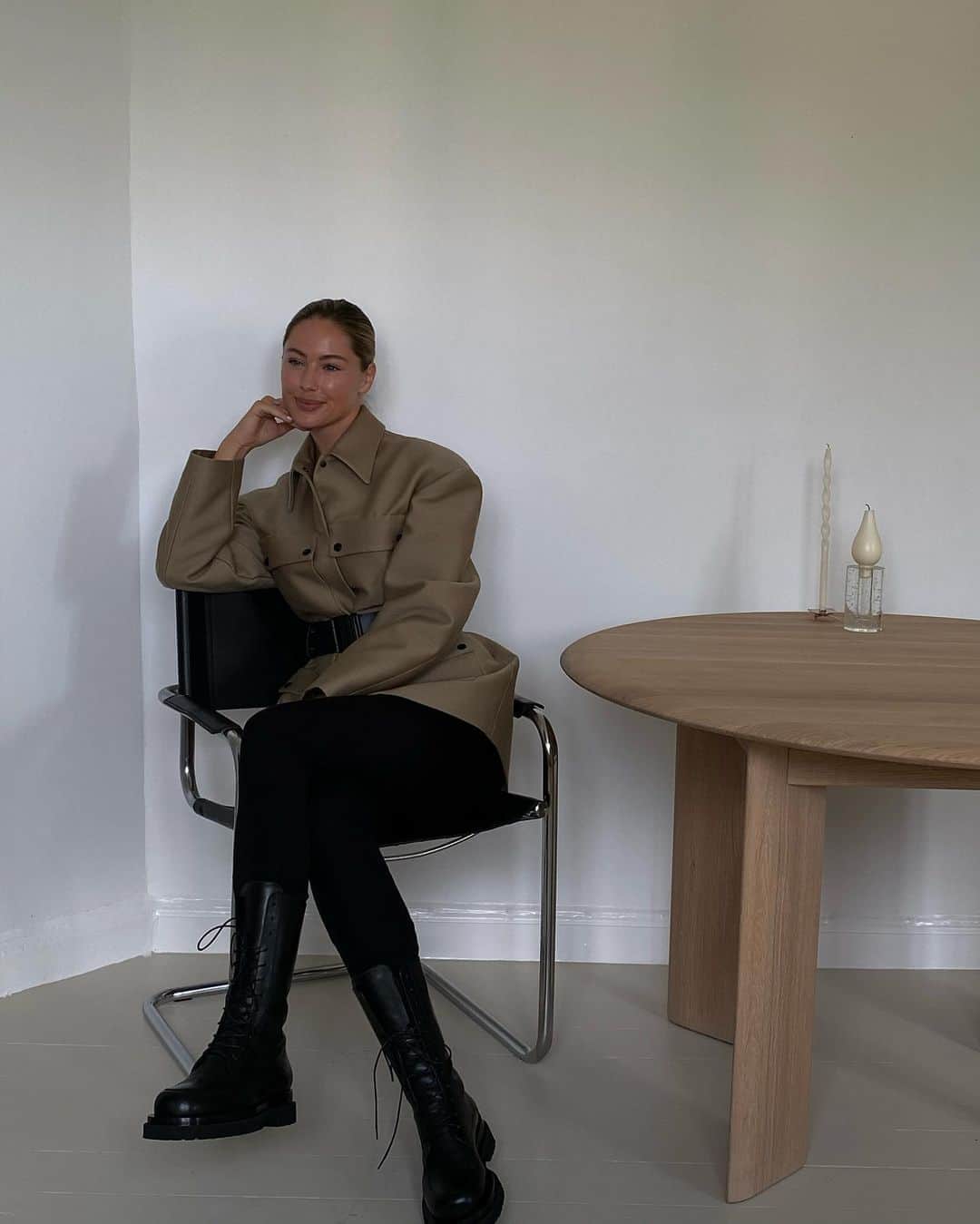 Mathilde Goehlerさんのインスタグラム写真 - (Mathilde GoehlerInstagram)「Annonce.. Mood today 🍵🐎 #magdabutrym PRE-FALL 20 @magdabutrym」8月28日 19時31分 - mathildegoehler