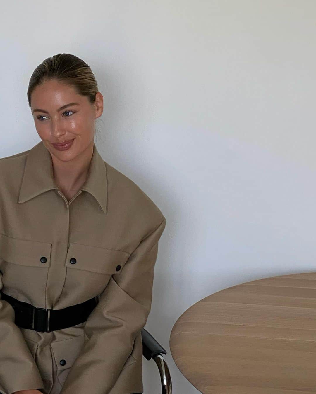 Mathilde Goehlerさんのインスタグラム写真 - (Mathilde GoehlerInstagram)「Annonce.. Mood today 🍵🐎 #magdabutrym PRE-FALL 20 @magdabutrym」8月28日 19時31分 - mathildegoehler