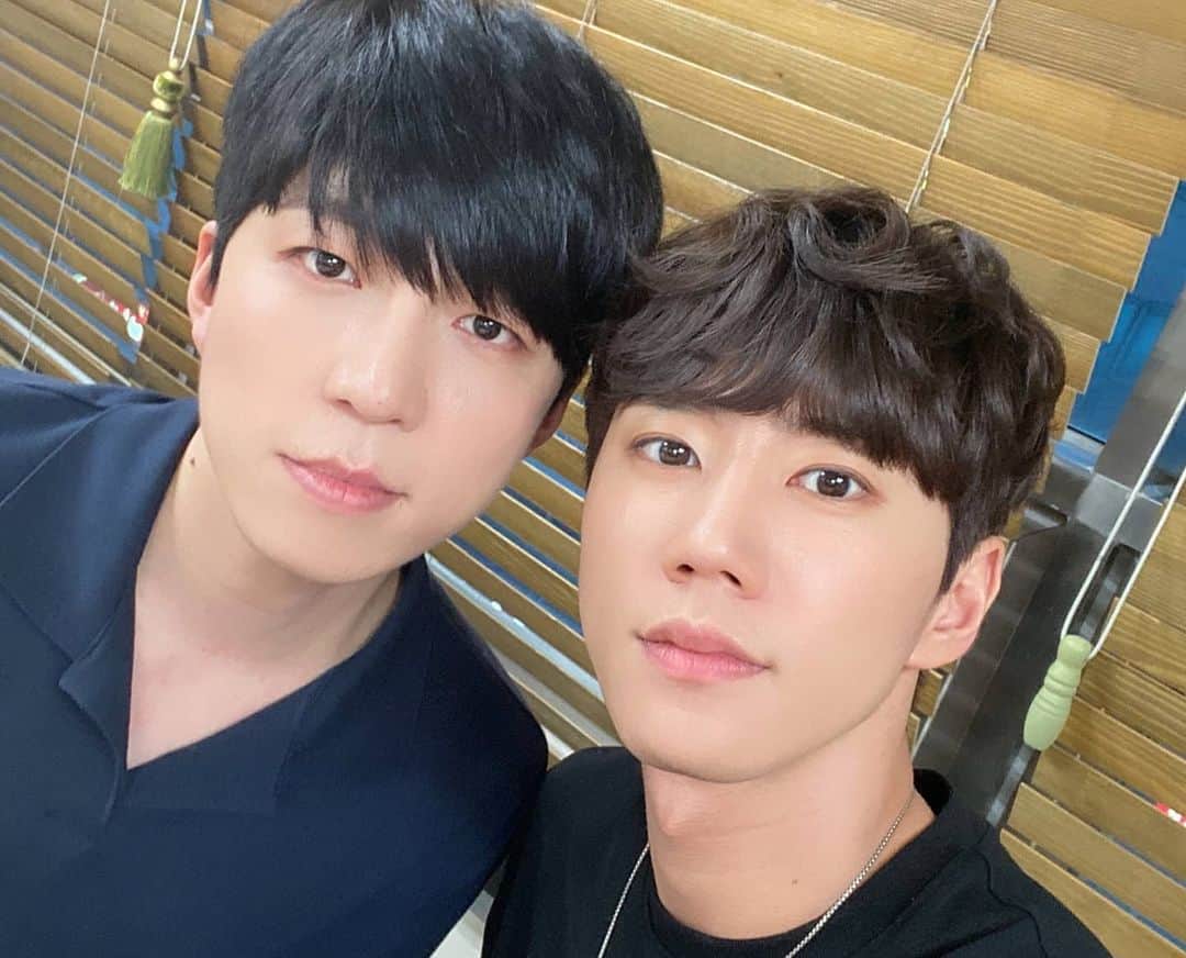U-KISS（ユーキス）さんのインスタグラム写真 - (U-KISS（ユーキス）Instagram)「[#유키스] 키스미❣덕분에 감사하고 행복한 12주년이에요🎊 잠시 후 8시 LIVE에서 많은 얘기 나눠요😊  #수현 #훈 #이준영  #SOOHYUN #HOON #LEEJUNYOUNG  #유키스_12주년_축하해」8月28日 19時31分 - ukisskorea_official