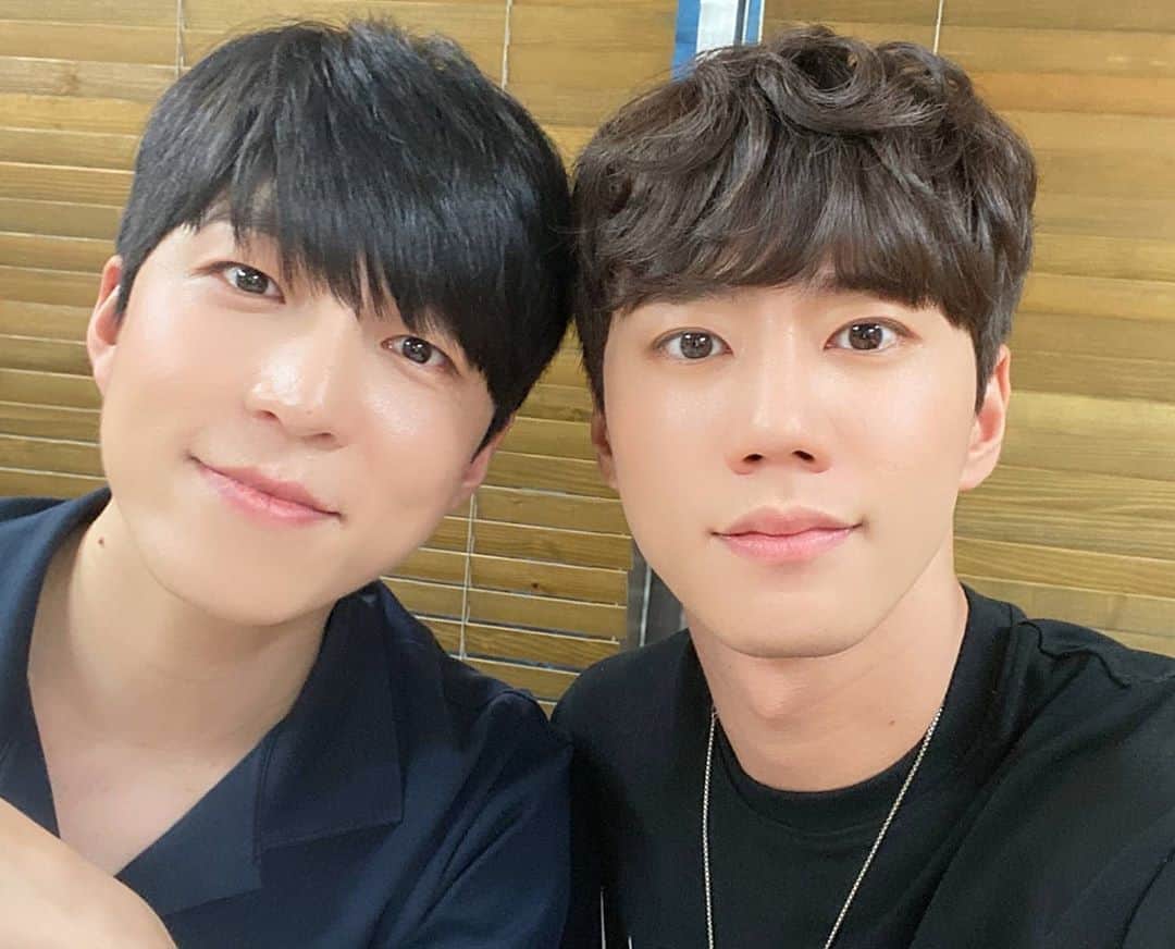 U-KISS（ユーキス）のインスタグラム：「[#유키스] 키스미❣덕분에 감사하고 행복한 12주년이에요🎊 잠시 후 8시 LIVE에서 많은 얘기 나눠요😊  #수현 #훈 #이준영  #SOOHYUN #HOON #LEEJUNYOUNG  #유키스_12주년_축하해」