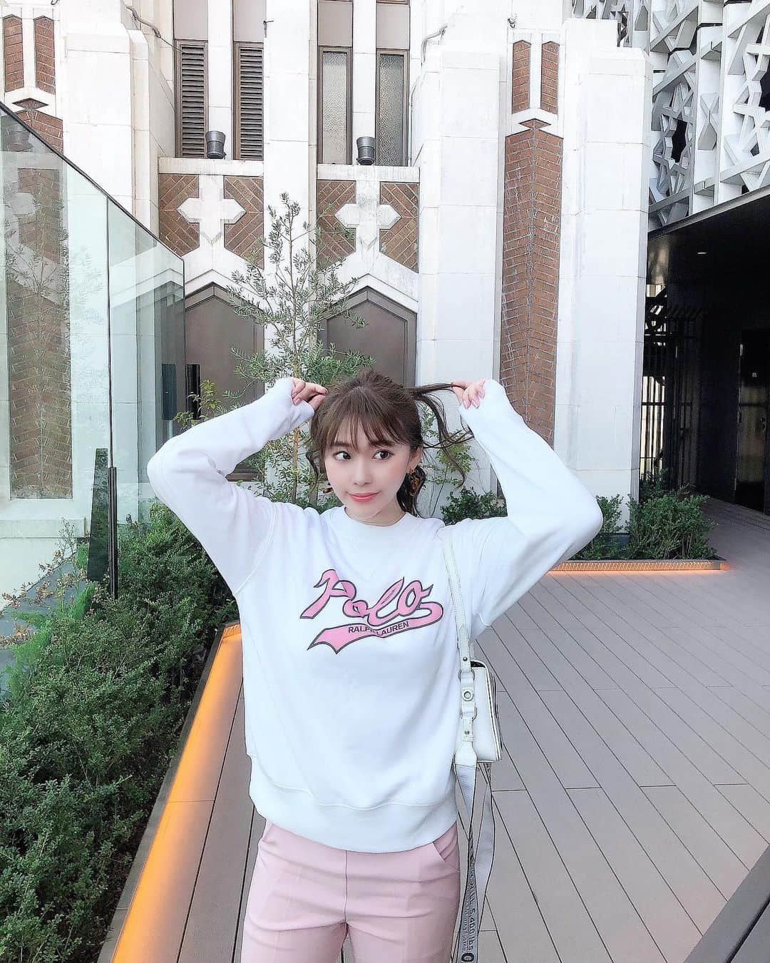 藤川沙弥さんのインスタグラム写真 - (藤川沙弥Instagram)「ずっと気になっていた @ralphlauren の CYOカスタムショップ❤️ 期間限定で阪急うめだで開催されたので早速🥰  カジュアルな服装も ラルフも好きなので嬉しい🐎💕  スウェットにプリント🤍 悩みに悩んであえてpopな感じのピンクに💓 背番号は誕生日で思い入れもある23🐶  レディース以外にもメンズやチルドレン 期間限定でボトルやトートバッグもあるそうで プレゼントにも良さそう😍🎁  うめだ阪急popupストアの 開催期間8/26〜9/1までみたいなので 関西の方はぜひ🥰🎪 その次はJR名古屋高島屋で 9/2〜9/8までみたいです😋  #ポロラルフローレン #ポロラルフローレン阪急うめだ本店 #MyRL」8月28日 19時32分 - s_a_y_a_p_i
