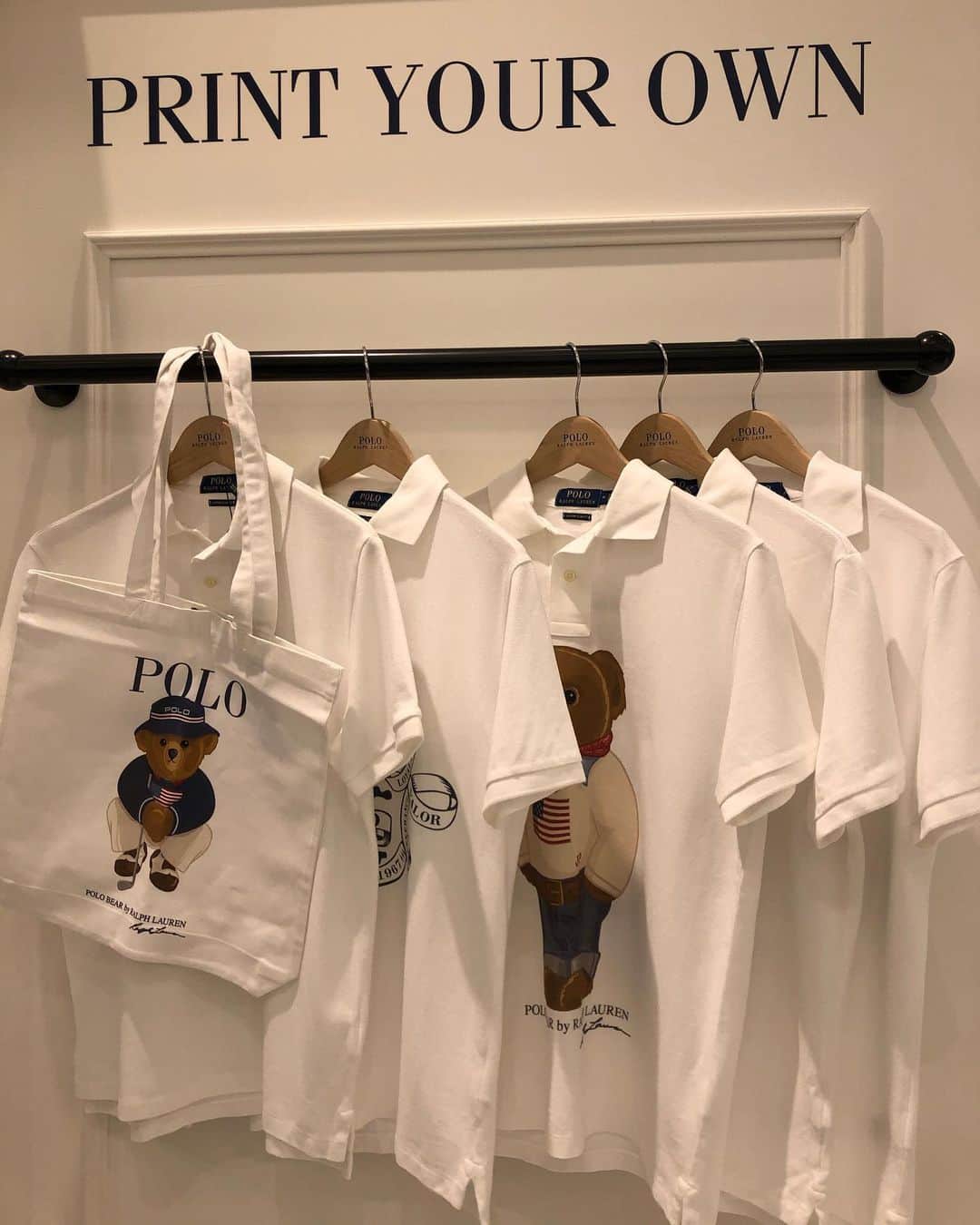 藤川沙弥さんのインスタグラム写真 - (藤川沙弥Instagram)「ずっと気になっていた @ralphlauren の CYOカスタムショップ❤️ 期間限定で阪急うめだで開催されたので早速🥰  カジュアルな服装も ラルフも好きなので嬉しい🐎💕  スウェットにプリント🤍 悩みに悩んであえてpopな感じのピンクに💓 背番号は誕生日で思い入れもある23🐶  レディース以外にもメンズやチルドレン 期間限定でボトルやトートバッグもあるそうで プレゼントにも良さそう😍🎁  うめだ阪急popupストアの 開催期間8/26〜9/1までみたいなので 関西の方はぜひ🥰🎪 その次はJR名古屋高島屋で 9/2〜9/8までみたいです😋  #ポロラルフローレン #ポロラルフローレン阪急うめだ本店 #MyRL」8月28日 19時32分 - s_a_y_a_p_i