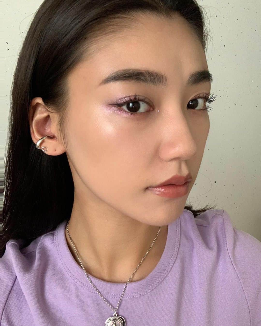 松本優のインスタグラム：「. . #yumake💄 おすすめアイテム紹介💛 . #ヴィセ　の #プリズムヴィーナスアイズ　のシャドウ😉このご時世マスクするとアイメイクで印象変えたいよね〜！！ . とにかくラメ感がすばらしい！それに、5色展開されているので自分の好きなカラーで遊べる♡ 松優はトップスにあわせて🙈発色がいいねんなあ〜 ファッションに合わせてカラーを変えるのが楽しくておすすめ！ . Viseeのアカウント　（　@visee_kose ）にてキャンペーンしているのでみんなチェックです♪ . #visee#pr」