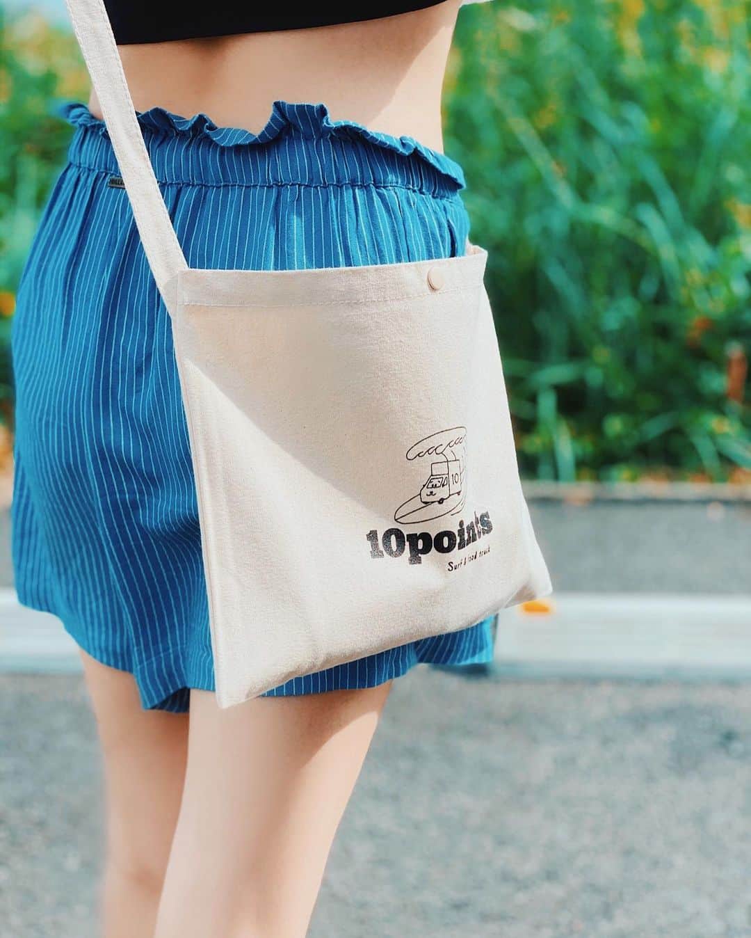 伊東大輝さんのインスタグラム写真 - (伊東大輝Instagram)「フードトラックがオープンして約１ヶ月、【 @10points_truck 】のライフスタイルショップがオープンしました！🔥🛒 Tシャツにサコッシュ、タンブラーや、トートバッグ等、ビーチライフにぴったりなアイテムが今後ちょこちょこでてくるので是非チェックしてみてください👍🏼🏝 ストーリーのswipe up、もしくは 『 @10points_truck 』のプロフィールURLからショップに飛べます。🛒😉 明日から土日 【 @petsalon_pinkbeach 】駐車場にて営業してるのでみんな是非会いにきてね😜👍🏼 #10pointstruck」8月28日 19時33分 - daikiitoh