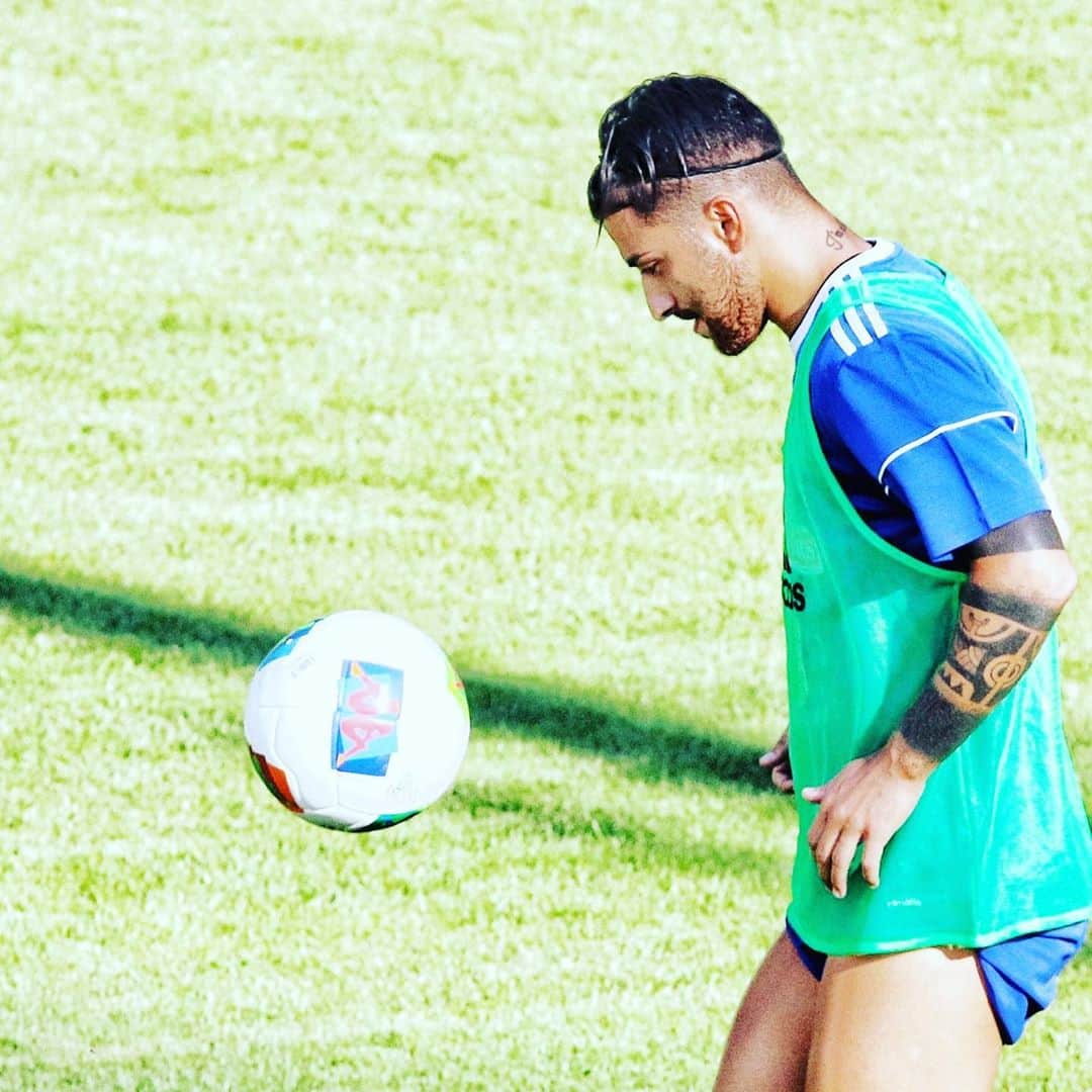 ジュゼッペ・デ・ルカさんのインスタグラム写真 - (ジュゼッペ・デ・ルカInstagram)「“Motivation is what gets you started. Determination is what keeps you going”. 🔥🔥🔥  ⚪️🔵 @virtusentella @legab  @filippo_decol @mikicurra @desantis_ivan4 @alexrodriguez2230   #ritiro #ronzone #entella #forzaentella #calcio #squadra #serieb #aforismi #frasimotivazionali #quotes #motivation #teammates」8月28日 19時47分 - deluca91