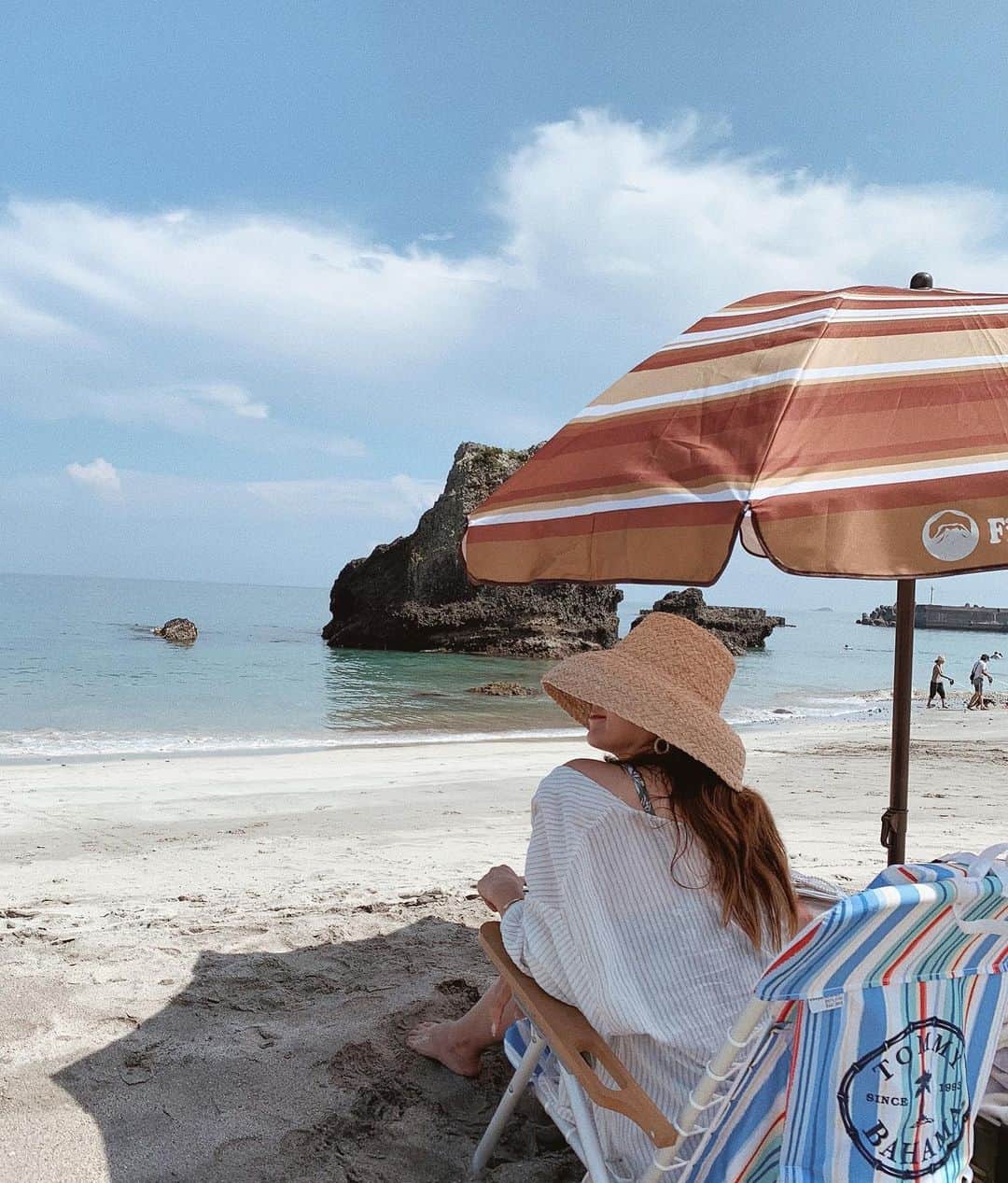 misatoさんのインスタグラム写真 - (misatoInstagram)「♡︎ʾʾ 暑すぎないなら ずっと夏でもいいのになー🌴💓 . . . でも人のいない冬の海も好き🌊 . #下田#下田旅行#県内旅行#家族旅行 #海のある生活 #海のある暮らし #海#beach#田牛 #田牛海水浴場 #beach#summer#パラソル#tommybahama #beachchair #strawhat#fashion#ootd#coordinate#outfit#ママコーデ#海水浴#zara#beachlife #beachlover」8月28日 19時42分 - leialoha319
