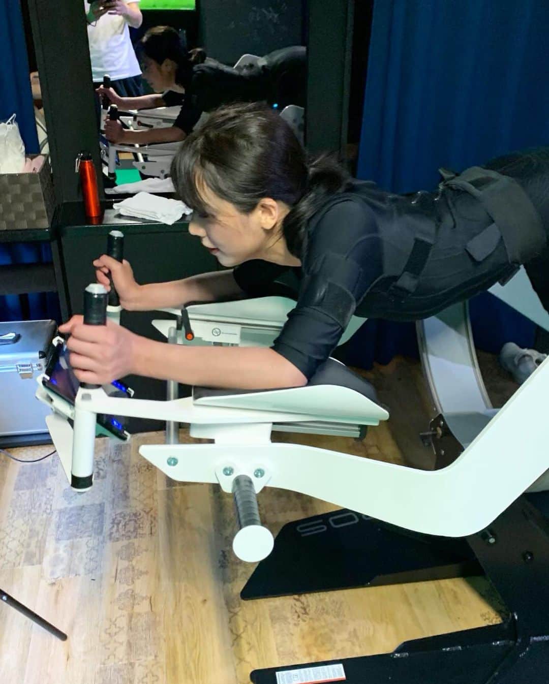吉田早織さんのインスタグラム写真 - (吉田早織Instagram)「千葉にあるmeyouでEMSフィットネスしてきたよー😆  筋肉がブルブルするEMSつけながら運動するんだけど、 めちゃめちゃきつかった😭😭😭  20分で700kcal消費できるんだけど 3日間くらい筋肉痛でした🤣🤣🤣  #meyou #エステ #エステジム #emsジム #フィットネス #トレーニング #パーソナルトレーニング #VRエクササイズ #美ボディ #筋トレ #PR  #ジム#パーソナルトレーニングジム#筋トレ#運動#ランニング#痩身#美意識#ダイエット#マッサージ#腹筋#背筋#二の腕#followme #parsonaltrainer #parsonaltraining #フィットネス#パーソナルトレーナー#筋トレ女子#gym」8月28日 19時45分 - saoriyoshida034