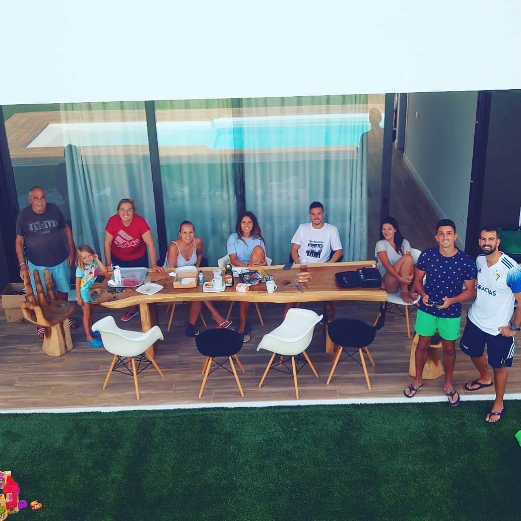 パブロ・サラビアのインスタグラム：「Family ❤️ #holidays #family #friends #p19」