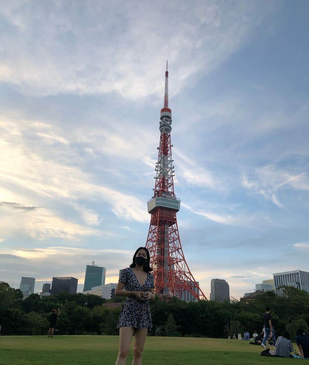 山下由奈のインスタグラム：「夜の東京タワーも好きだけど、お昼の東京タワーも大好きだな〜☺️ 歴史を知れば知るほど更に大きく見える😳 #東京タワー #🗼 #ありがとう」