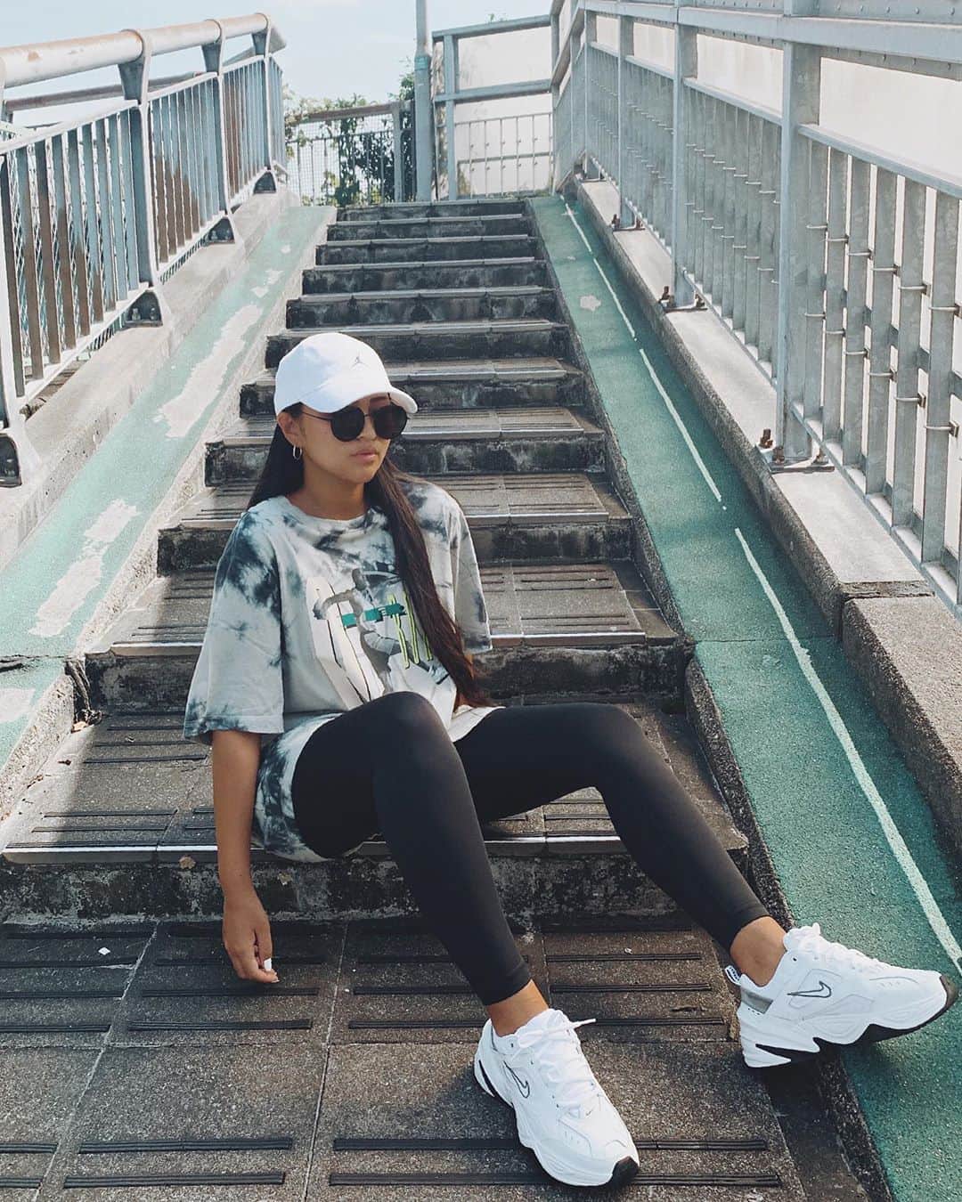 のインスタグラム：「. . nikeと同じくらいJORDANも好き🤸🏽‍♀️💜 . 主人が可愛いTシャツいっぱい持ってるから しょっちゅう借りてます✌🏾💜 . そう。私流節約術✌🏾ww 主人にこれ可愛いじゃん！似合うよ❤️ ってすぐ自分が気に入ったのオススメする そう。私流節約術✌🏾(大事だから2回言わせて) . . . . #古着#古着コーデ#古着女子#ストリートファッション#ストリートコーデ#ナイキ#ジョーダン#コーデ#外国人風ヘアー#外国人風#外国人風コーデ#カジュアルコーデ#プチプラ #usedfashion#vintagefashion#jordan #ootd#nike#tekno」