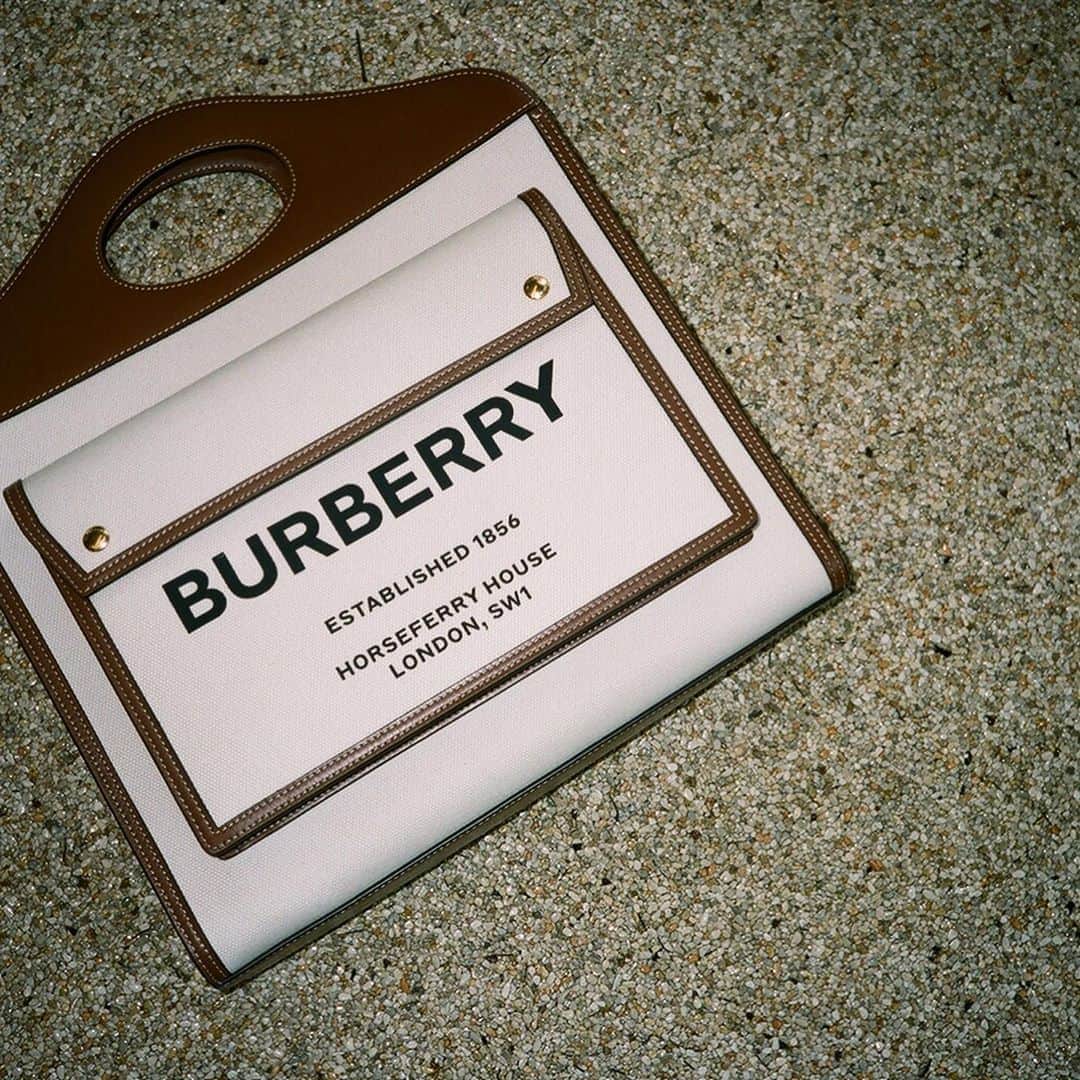 キム・セジョン（Gugudan SeMiNa）さんのインスタグラム写真 - (キム・セジョン（Gugudan SeMiNa）Instagram)「#photomatic  #burberry #burberrypocketbag」8月28日 19時58分 - clean_0828