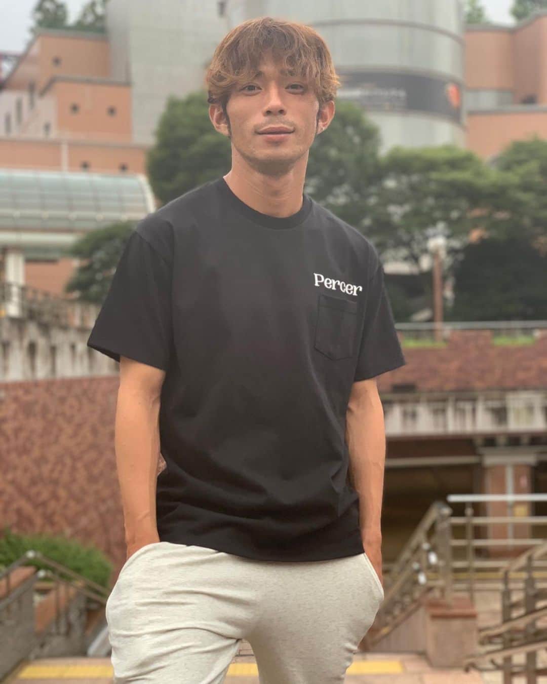 松浦拓弥さんのインスタグラム写真 - (松浦拓弥Instagram)「この度、友人と共にアパレルブランドを立ち上げることとなりました。  Percer  ペルシー フランス語で『限界突破』という意味です。多くのシーンで壁にぶつかることがあっても絶対に諦めない。自分の現状を打破し、新たな可能性を導き出す。Percerを纏うことで常にポジティブな気持ちになるよう想いを込めました。生地、素材にもこだわりを持ち、ハイスペックなパフォーマンスを発揮します。 また、皆様から愛されるブランドになるため、ブランドロゴを【愛＝ハート】で表現しました。  このような大変な時期に、ブランド設立の発表をさせていただくことに不安や戸惑いを感じましたが、少しでも皆様に元気を与えられるようなニュースとなるよう発表させていただくこととなりました。引き続きサッカー選手としても横浜FCに多大なる貢献ができるよう精一杯努力していきますので応援よろしくお願い致します。  公式online store https://www.percer.net/  公式Instagram @percer_japan  ※公式Instagramアカウントのプロフィール欄から 公式HPへアクセスできるようになっています。  #percer#ペルシー#percerjapan#fashion#ファッション#限界突破#松浦拓弥#横浜fc#new#新作#soccer#サッカー#jleague#jリーグ#heart#ハート#tshirt#tシャツ」8月28日 20時00分 - matsu111111