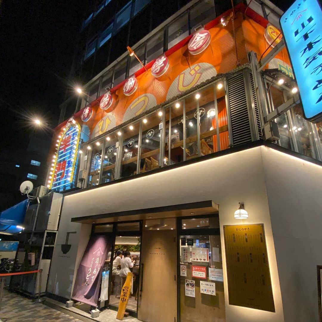 クーニンズさんのインスタグラム写真 - (クーニンズInstagram)「・ 体重71.5キロキープしてるので マネージャーに教えてもらった 山下本気うどんに来ました。  本気のうどんはクリームチーズが 明太子と絡んで乗っかってるようです。  混ぜて食べた感想は・・・  パン🥖  マジでパンかと思いました。  半分食べたらツユで割って 和風に早変わりする味が 右本格派から左の変則サイドに 代わるくらい絶妙な継投でした。  点数をつけるなら・・・  87点！ お洒落すぎて野郎ひとりでは 浮きすぎてましたので減点しました。  #うどん ＃食の旅 #おいしい店教えて」8月28日 20時00分 - qoonin