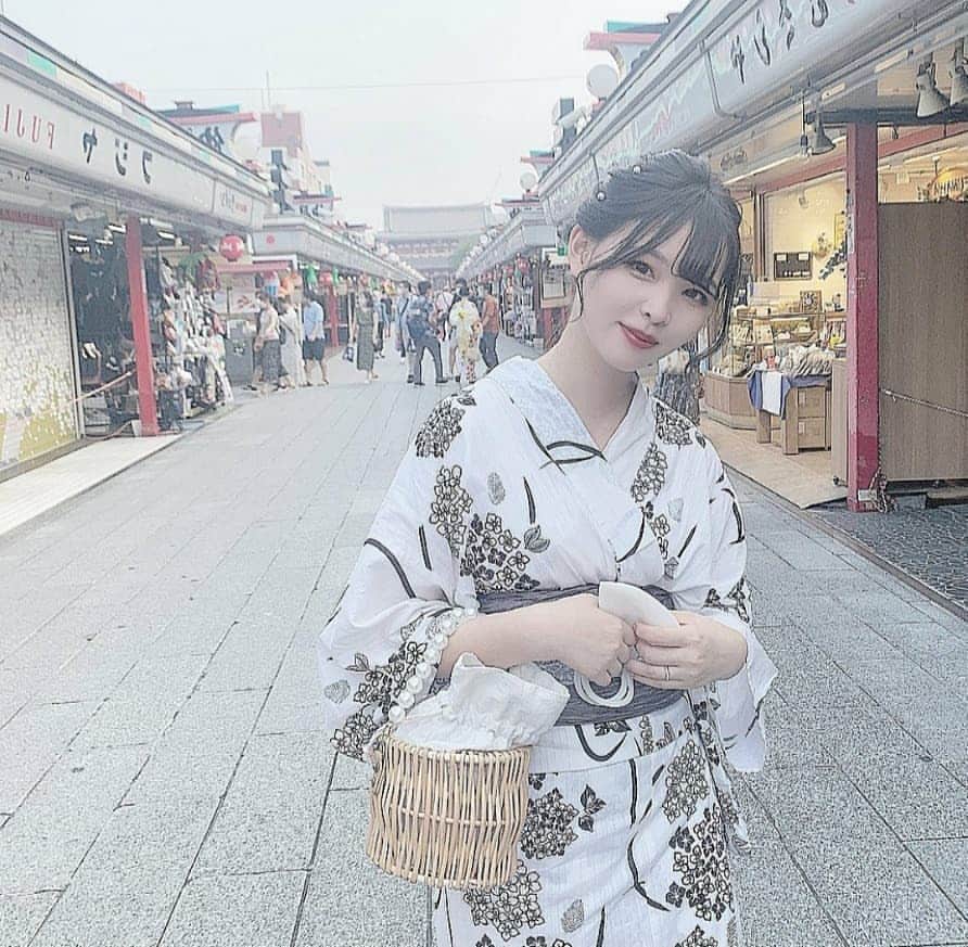 アミュープロモーションのインスタグラム：「. 🌈アミュープロモーション🌈 所属タレント、インフルエンサーのご紹介です☺️✨✨ . 今回ご紹介させて頂くのは、 🌟あやちゃん💕【@ya_ayaka1010 】 . 大人っぽい表情に思わずドキッとしてしまう😍😍 魅力溢れる美女ですよね👰✨ . @ya_ayaka1010 さんのinstagramには 他にも素敵な投稿が沢山あるので 是非チェックしてみて下さい🕊❤︎ . #amupromotion#アミュープロモーション#タレント #インフルエンサー#モデル #ファッションモデル #広告モデル #撮影モデル #撮影 #ファッションコーデ #コーデ #お洒落 #ファッション好きな人と繋がりたい #アパレル #アパレルモデル #美人 #美容 #美容と健康 #美容女子 #スキンケア #美意識 #美意識向上 #美白ケア #化粧 #コスメ #コスメ好き #美女#フォロバ #相互フォロー」