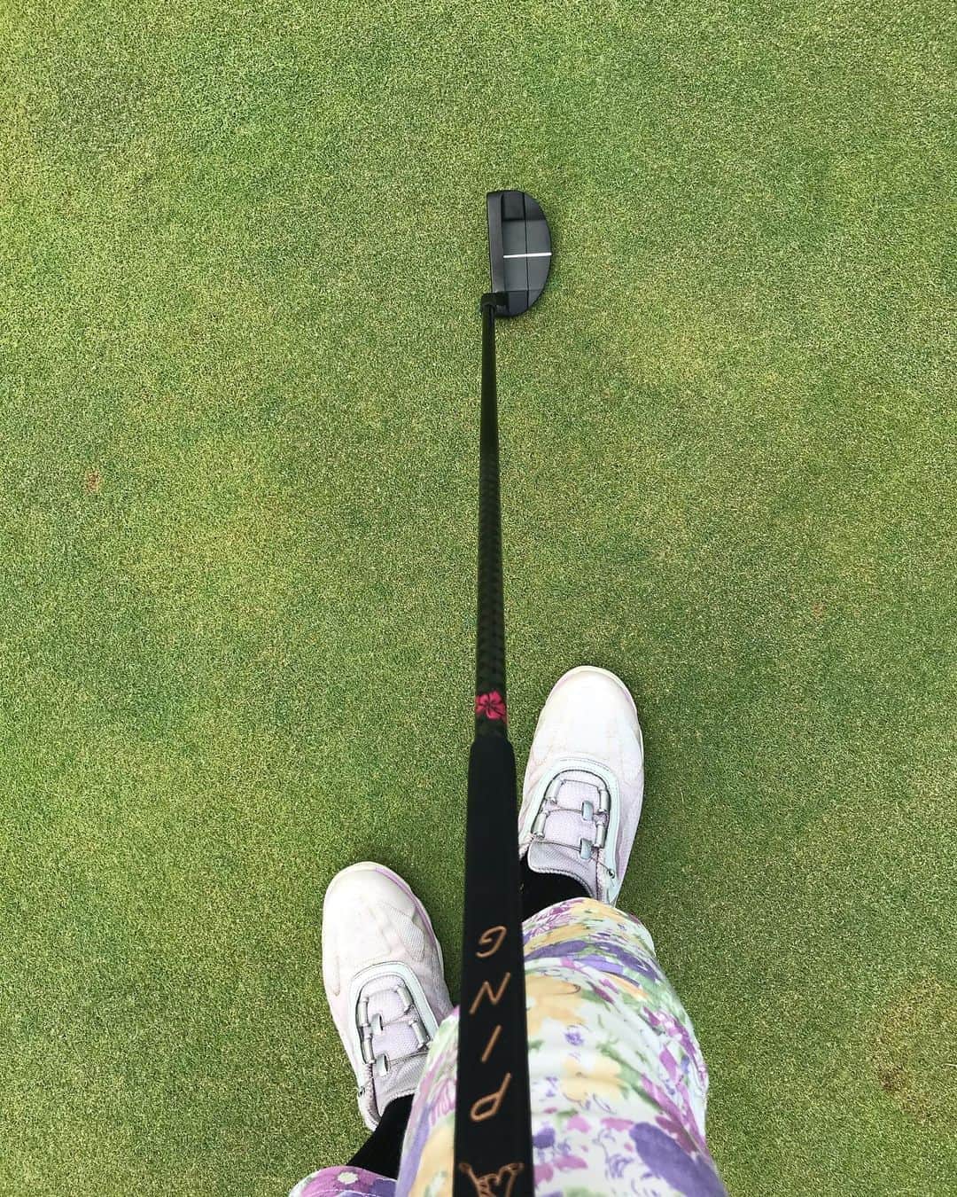 川原由維さんのインスタグラム写真 - (川原由維Instagram)「カーボンシャフトのパター♫   feeling good💕  ヘプラーのtomcat14★も👍  @pinggolf_japan   #ゴルフ #ゴルフクラブ #テクノロジー #最高 #ゴルフ女子 #女子プロゴルファー #ピン #ping」8月28日 20時23分 - yui5520