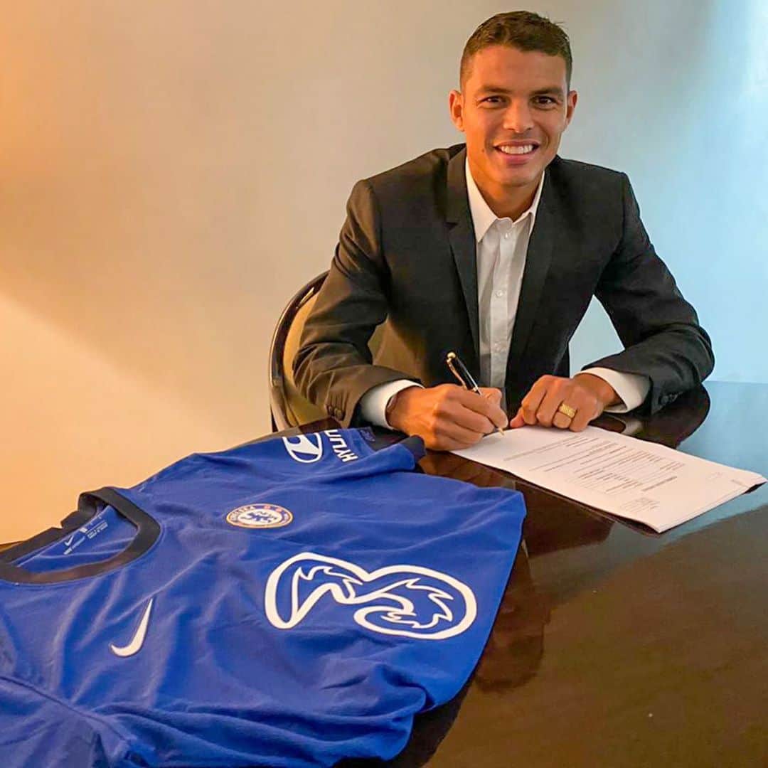 チアゴ・シルヴァのインスタグラム：「Happy to announce my arrival at this iconic club! @chelseafc , I’m coming!  💙🔵 #OhhThiagoSilva #CFC #Chelsea #ThiagoSilva #ChelseaFC #London #LondonCalling #Londres #UnitedKingdom  #England」