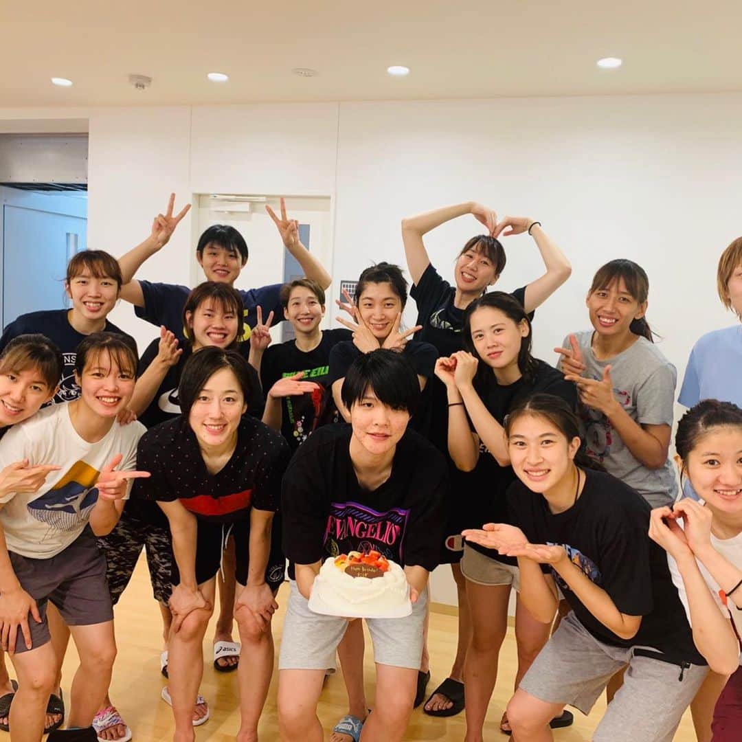 赤穂ひまわりのインスタグラム：「本日22歳になりました！ 沢山のおめでとうありがとうございました！ プレゼントも沢山届いてとっても幸せな1日になりました✨ 22歳、皆さんと最高の時間を味わっていけるように頑張ります！  最後に… 雷太誕生日おめでとう🎂 #デンソーアイリス」