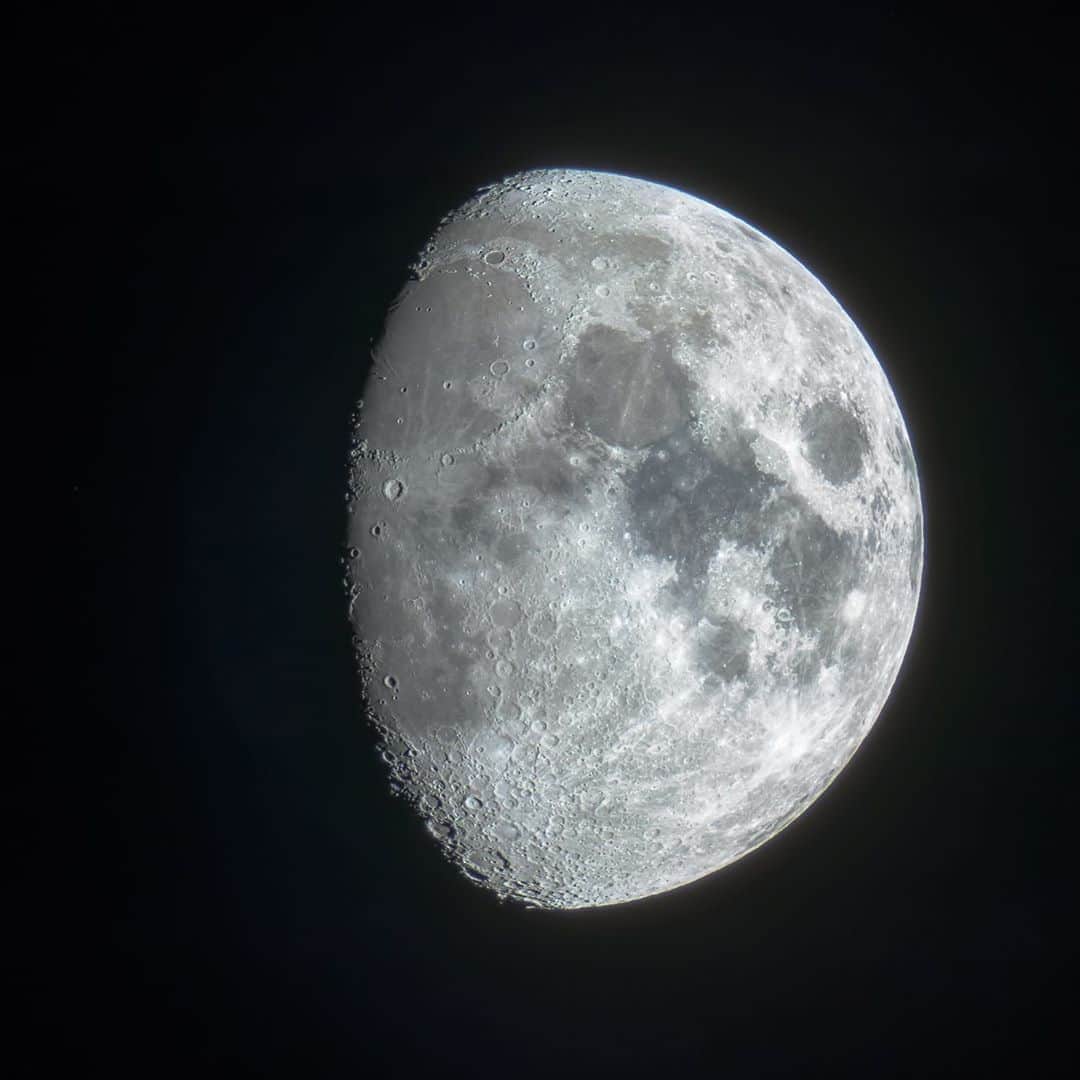 KAGAYAさんのインスタグラム写真 - (KAGAYAInstagram)「十日夜の月。 （今、望遠鏡を使って撮影） #moon」8月28日 20時32分 - kagaya11949