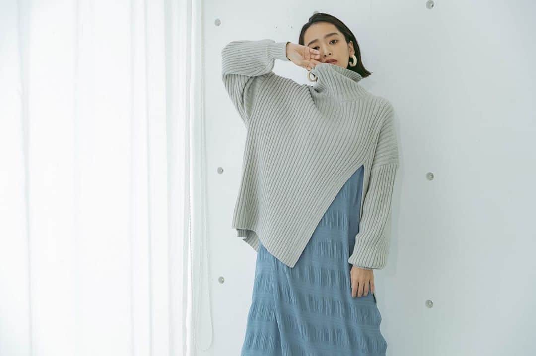 近藤千尋のインスタグラム：「titivateさんとのコラボ企画🥰 秋コレクション 第1弾が公開されました😍❗️  1.2.3枚目がコラボアイテムです😍🌼 そしてそして！ 9/13(日)に　@titivatejp さんのインスタライブで今回着た お洋服を紹介するので ぜひチェックしてくださいね💕  @titivatejp #titivate　#ティティベイト　#titivatestyle」