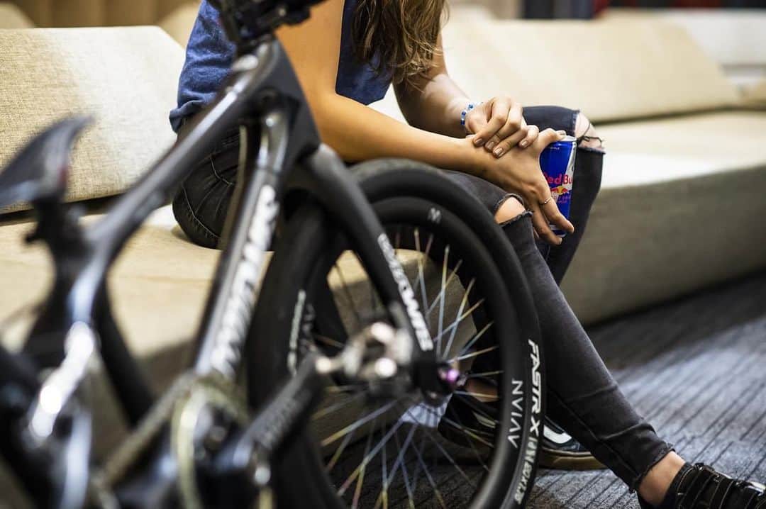 畠山紗英のインスタグラム：「We are always together👩🏻🚲🐂❤️  Photo by Kunihisa Kobayashi   #redbull #bmx #bmxracing #partner」
