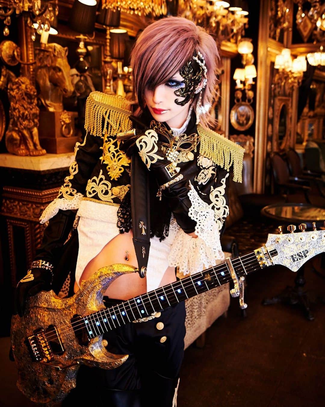 MiA のインスタグラム：「⚜️🎸」