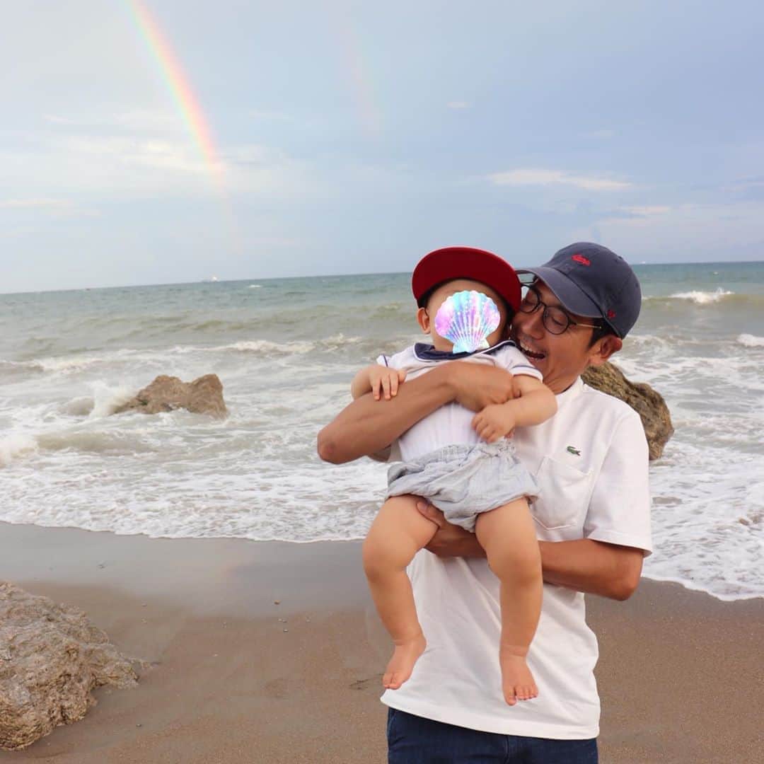 服部水季さんのインスタグラム写真 - (服部水季Instagram)「初めての海🏖  なんと虹が2本もかかってた🌈🌈  演技の良い日になったね😀  #一歳誕生日 #海 #伊良湖  #🌈 #虹 #ダブルレインボー #加工なし」8月28日 20時55分 - yoginimizuki