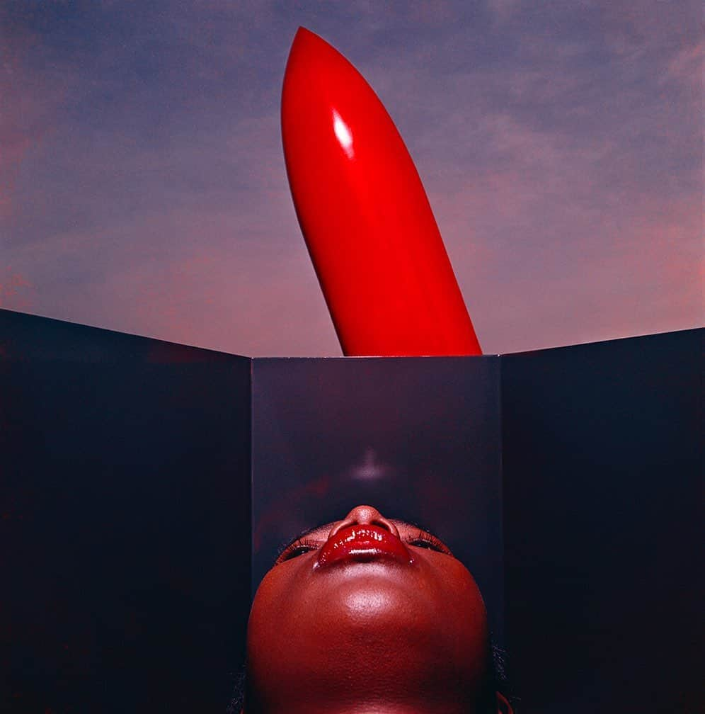 パット・マグラスさんのインスタグラム写真 - (パット・マグラスInstagram)「CRIMSON’S PEAK ⚡️⚡️⚡️ Photo by Guy Bourdin, 1972 ⚡️⚡️⚡️ #MatteTrance Lipstick shade ‘SUPREME’ #inspiration」8月28日 20時58分 - patmcgrathreal