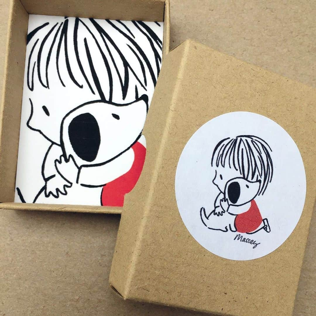 Jane Masseyさんのインスタグラム写真 - (Jane MasseyInstagram)「Here is my new Best Friends brooch made from laser cut birch wood. In my shop now (link in bio). Each one will be wrapped in tissue and gift boxed. I hope you like them. #bestfriends」8月28日 21時14分 - janemasseyillustration